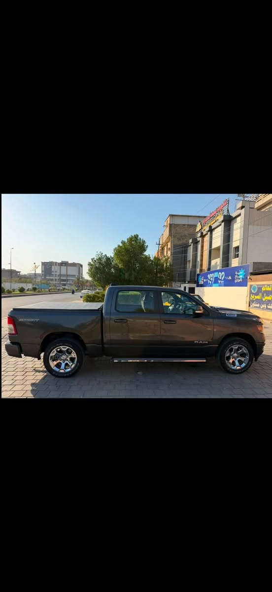 السلام عليكم
للبيع رام 2022
محرك 8 سلندر 5700
كير ماوس 
فول مواصفات ماعدا بانورما 
ماشيه 59 الف 
السعر 225 وبيه مجال بسيط 
عنواني جميله شارع خير الله 
***********
