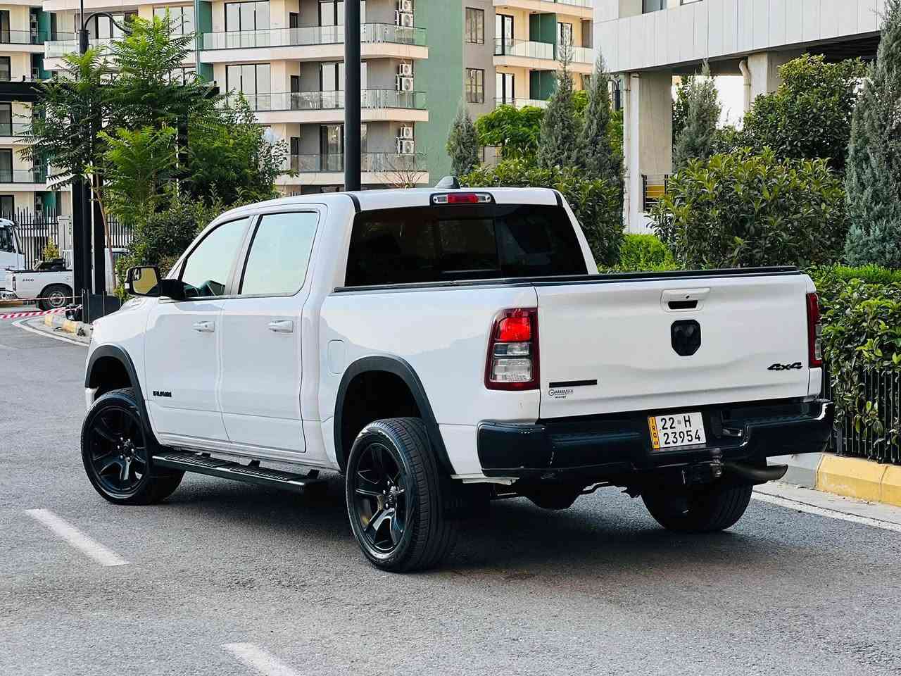 السلام عليكم 
🔥 للبيع | Dodge RAM 1500 Big Horn 4×4 | 
موديل 2022 🔥

هيبة • قوة • راحة • اعتمادية 🖤

🚘 RAM 1500 BIG HORN
📅 Model 2022
🛞 4×4 | دفع رباعي
🔧 3.6L Pentastar V6
🌬️ تنفس طبيعي
💪 305 HP
⚙️ 365 N·m Torque
🔄 8-Speed Automatic
⛽ بنزين

━━━━━━━━━━━━━━
✨ المواصفات والتجهيزات
━━━━━━━━━━━━━━

• Big Horn Package
• شاشة وسطية متعددة الاستخدامات
• كاميرا خلفية
• حساسات خلفية
• مثبت سرعة
• تحكم بالمقود
• تشغيل ودخول بدون مفتاح
• Bluetooth / USB
• مكيف
• مقصورة واسعة ومريحة
• صندوق خلفي عملي وواسع
• نظام 4×4 للطرق والسفر والاستخدام اليومي

━━━━━━━━━━━━━━
💎 حالة السيارة
━━━━━━━━━━━━━━

✅ موديل 2022
✅ V6 3.6L تنفس طبيعي
✅ دفع رباعي 4×4
✅ماشيه 54 الف مايل
✅ سيارة عملية وقوية ومناسبة للاستخدام اليومي والسفر
✅ الفحص متاح بأي مكان يختاره المشتري
✨ السيارة بحالة الوكالة من ناحية المحرك والكير والميكانيك
✨ المحرك والكير بحالة ممتازة جداً
✨ ما مفتوحات
✨ الحدادية والكهربائيات كلها سليمة وتعمل بشكل كامل
✨ كلشي بالسيارة شغال وبضمان
✨ ما بيها نقص برغي
✨ السيارة جاهزة للاستخدام وما تحتاج أي شغل
السيارة وارد أمريكي، وكان الضرر بالجهة الخلفية فقط:

• ضرر حافه الجاملغ الخلفي من جهة السائق
• ضرر بسيط بـ الباب الخلفي من جهة السكن
• ضرر بطرف/حافة الجام الخلفي من جهة السكن 
• بدون ضرر شواصي
• بدون لغد
• بدون أضرار بالدواخل
• البجم كبس
• الضرر كان خارجي ومحصور بالجهة المذكورة
السيارة أنظف من الصور وأحلى على الطبيعة، وكل التفاصيل المذكورة واضحة وصريحة.
وأنا أضمنلك الكلام المذكور؛ إذا تجي وتشوف السيارة وتطلع بيها شغلة جوهرية أو ضرر إضافي بخلاف اللي مذكور، ما أخليك تتعنى وتروح بدون فائدة.
كلامي  واضح وما بي أي لف ودوران اللي مذكور هو الموجود بالسيارة،.

📍 الموقع: السليمانية
💰 السعر: 280$ وبيها مجال
📞 للتواصل: *********** السليمانية, العراق
