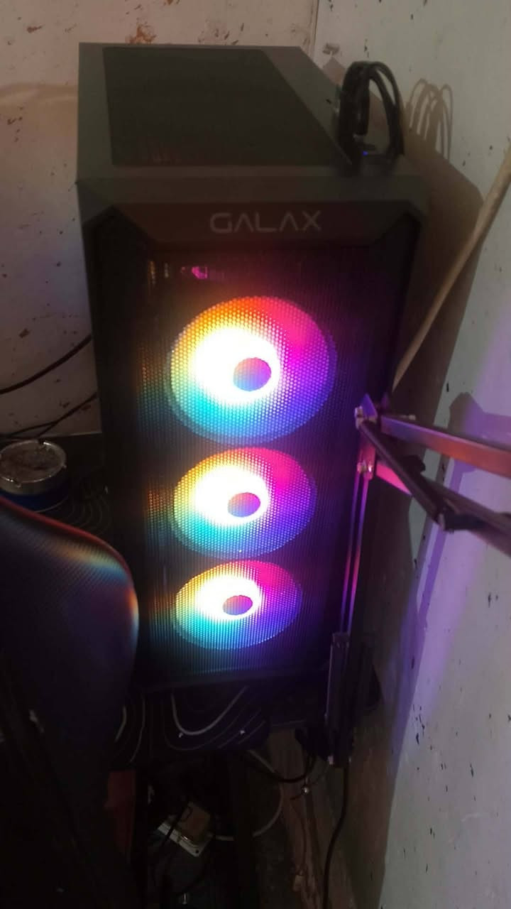 السلام عليكم 
r5 3400g
asrok a320m 
ram 16
Gtx980 evga sc
Quaresir 750w
m.2 120gb
ssd 512gb
hdd 1tb
سعر 400 بيها مجال بسيط 
توصيل موجود 
رقمي***********
