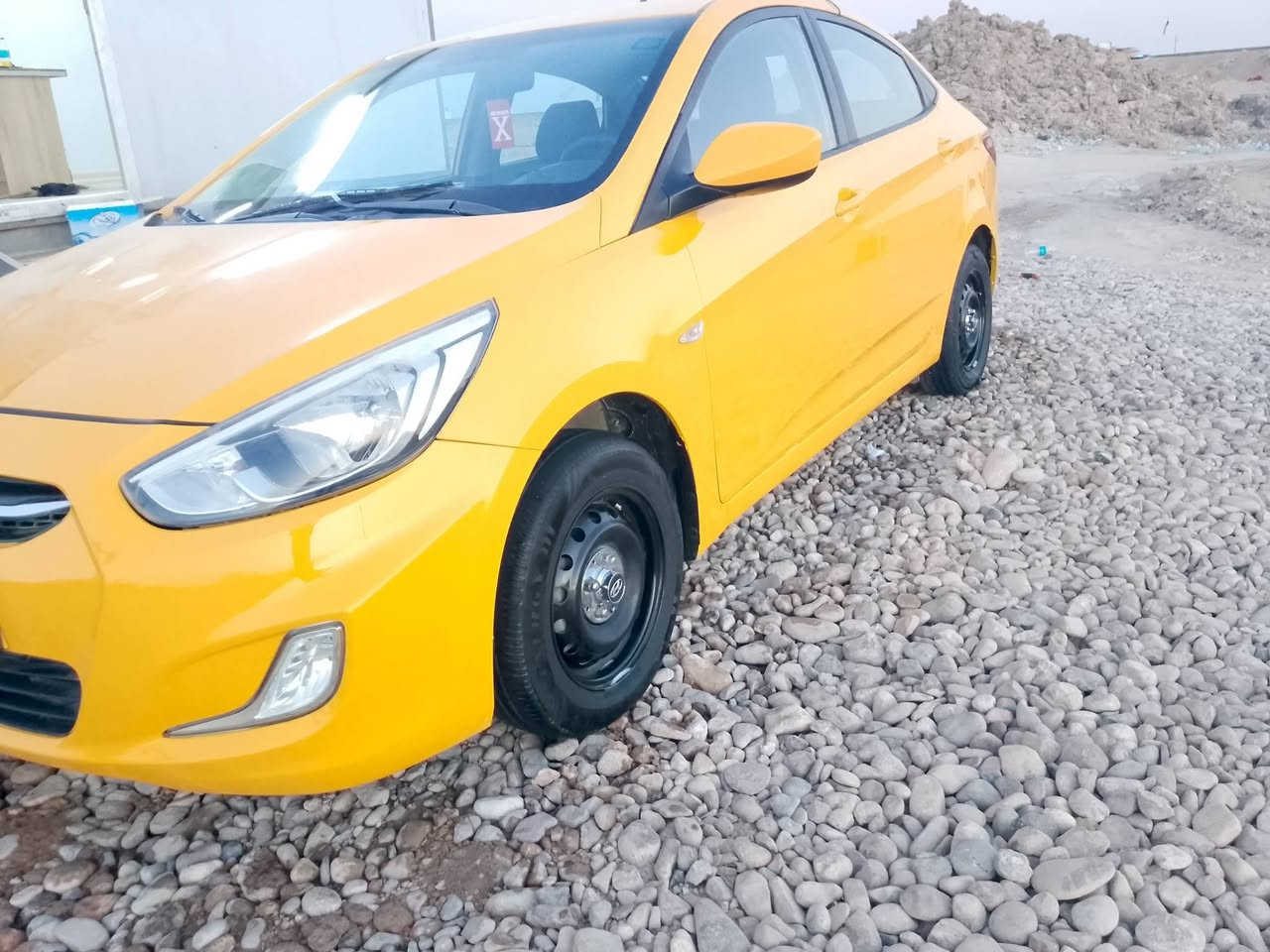 سلام عليكم اكسنت متومه موديل 2016 خليجي  
سياره مكينه كير كله جديد البدي يخبل ورقم وسنويه طبق الااصل وكلش نضيفه ومال تكسي سعره 45 وبيه مجاال 
عنواني البصره. التواصل ***********
