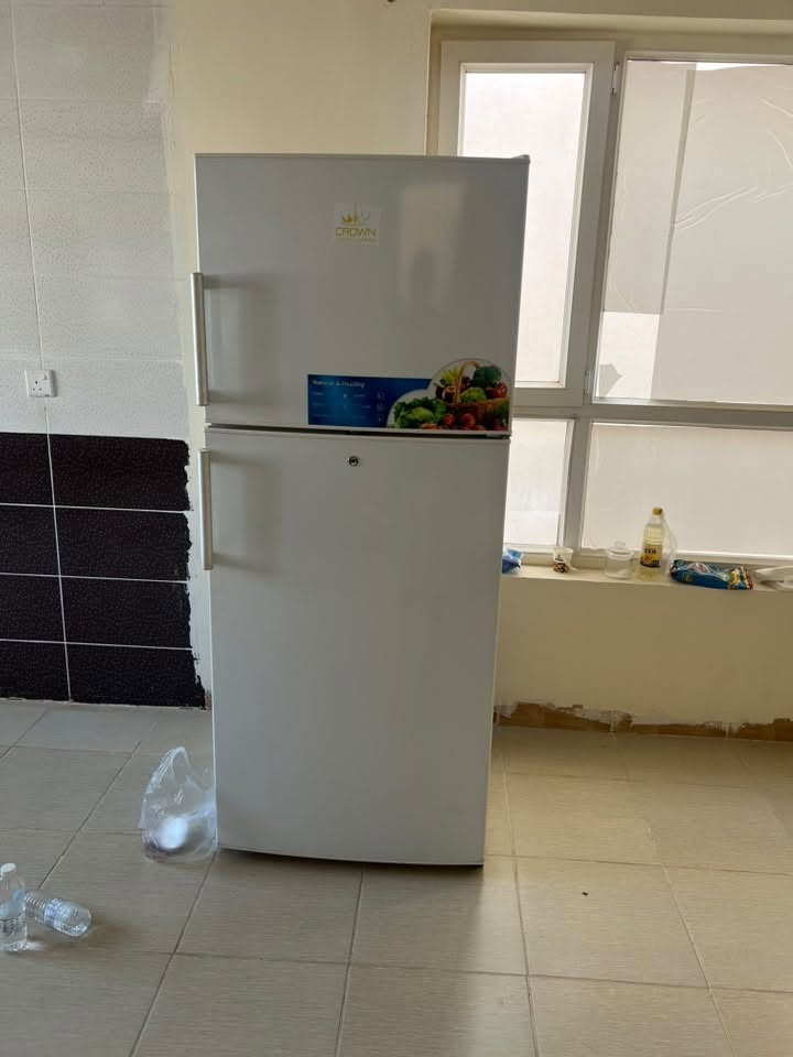 سلام عليكم ثلاجة للبيع داخل المجمع
نظيفة وتجميدها يجنن
للتواصل 
***********
