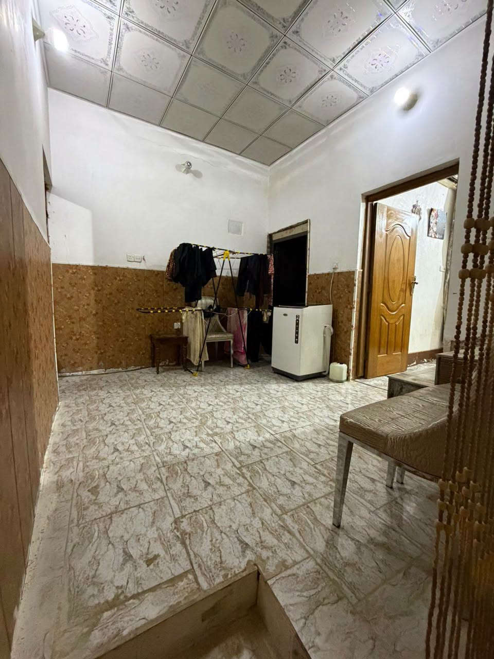 طابو ملك صرف للبيع
ألسعر 77 مليون قابل للتفاوض 

المساحه 60 متر  طابقين بناء ممتاز ودرجه أولئ 

🏗️ البناء: طابوق  جمهوري

🏠 الأساس والسقف: صب كونكريت مركزي 

مواصفات البيت طابقين الطابق الاول يحتوي علئ

✅ أستقبال وصاله ومطبخ وحمامات

الطابق الثاني يحتوي  

✅ غرفتين نوم عدد 2+ صاله +حمامات 

✅ صحيات 🚿

الخدمات المتوفرة:

🔹 ماء 💧

🔹 كهرباء ⚡

مولده 
🔹 شوارع تبليط 

مدارس قريبه 

📍 الموقع: النجف – حي ميسان، منطقة أل 48

📜 طابو ملك صرف

📞 للتواصل: ***********
