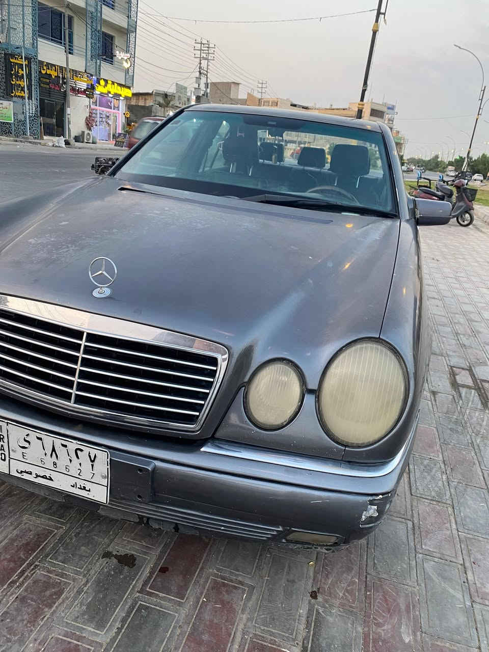 السلام عليكم ورحمة الله وبركاته
بيع مستعجـــل

مارسيدس ام عيون موديل 1996

محرك خراطيم بلادي 

السيارة هواي مواصفات بيها 

كشنات جلد 

فتحة سقف 

كشنات وتحكم كهرباء 

ذاكرة ميموري 

دركة c300

وبعد مواصفات ام عيون المعروفه 

السيارة ابيعها مثل ماواضحه بالصورة 

عليها غرامه مليون وميه 

تنزل من سعرها 

السعر 65 

العنوان كربلاء حي العباس
للاستفسار ***********
