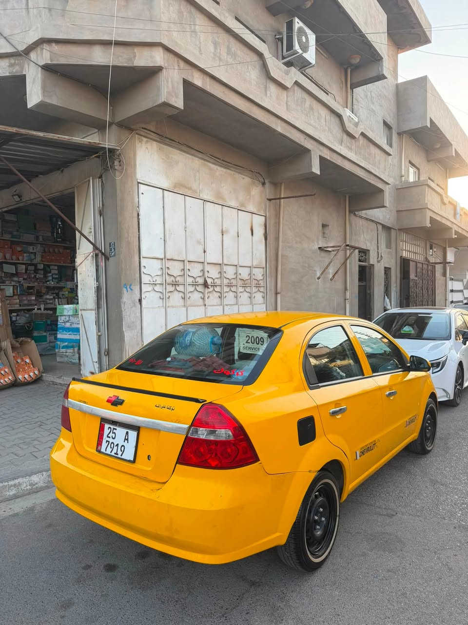 افيو تكسي للبيع
2009
بيه 3قطع  بدون دواخل شرط 
تبريد خير من الله ثلج سنويه جديده مشروع وطني 
دفتر بانزين  تخم تايرات جديده خط ابيض وياله جديده
كير مكينه شرط بدون صرف بدون بخار شرط 

***********
