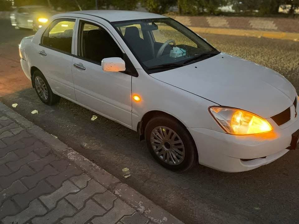 لانسر 2011
مكينة 1600
تخم تايرات جديدة 
تبريد شغال دوشمة جديدة
رقم ديالى الانكليزي تحويل ثاني يوم 
78 وبيها مجال 
للاستفسار ***********
