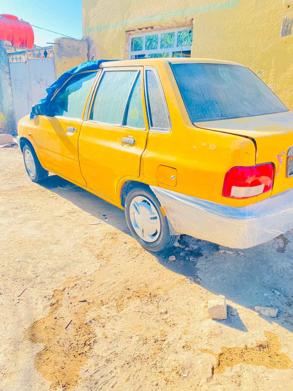 سلام عليك سايبه للبيع مديل 11رقم نكليزي ✅
مكينه وكير خير من الله ✅ 
تايرات خير من الله ✅
تبريد ما يشتغل 👎يريد منضومه ما عرف شبي 
سياره مال شغل ب18ورقه وبيه مجال قليى  وهيه وغرامات تاخذه مصفره ما داكه ولا شايف شكد عليه بس انته تاخذ مصفره تريد ينزل من سعرهه وعليك الغرامات مكان ديوانيه شافعيه شواصيه نص ونص اني بيعك كوم حديد 
مسول على مداور كعدك وي راعيهه وهاذه رقمي ***********
