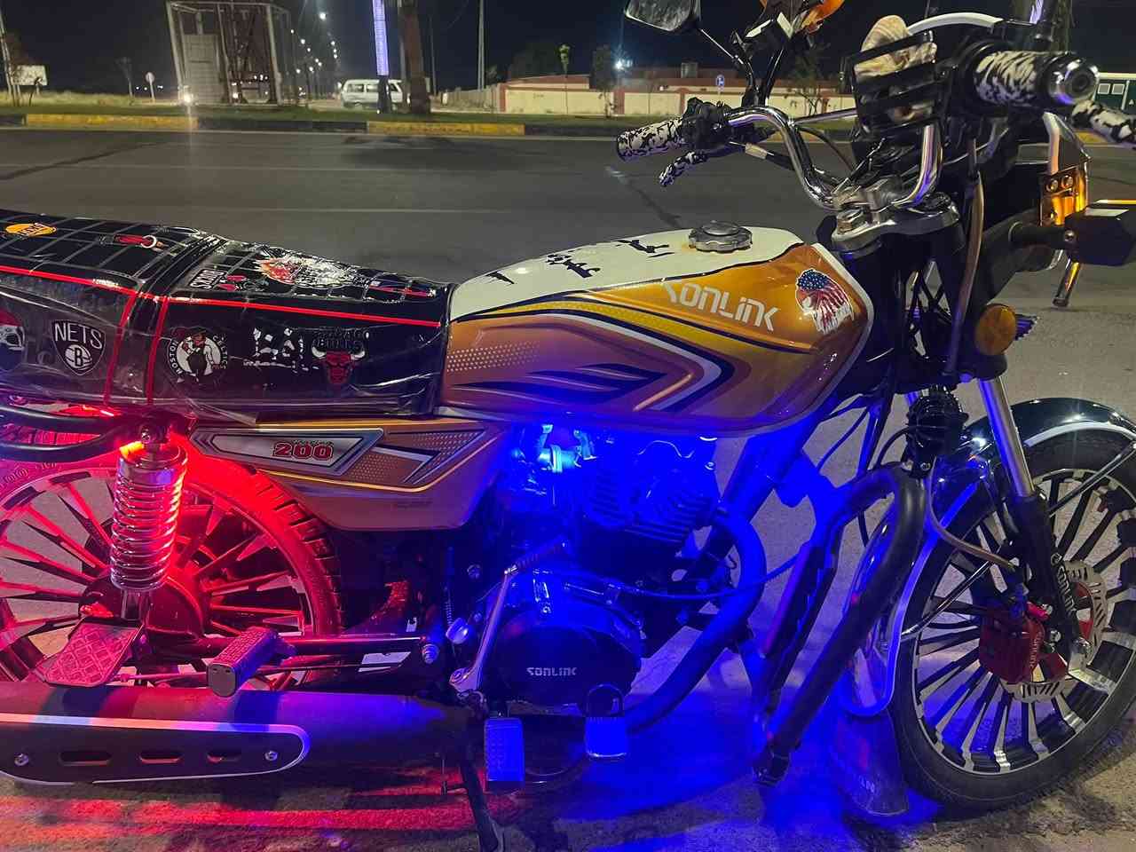 من الخاص موطور  سولنك موديل 24محرك 200دارجه مجمبزه ع حسب الاصول محرك سبانه ممدوده عليه مكاني الفلوجه الشهابي سعره 950وبيه مجال حك الجيه الاستفسار ع رقم***********
