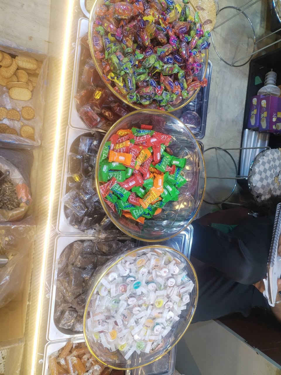 السلام عليكم أغراض محل للبيع بغداد الدوره ابو طياره ***********
