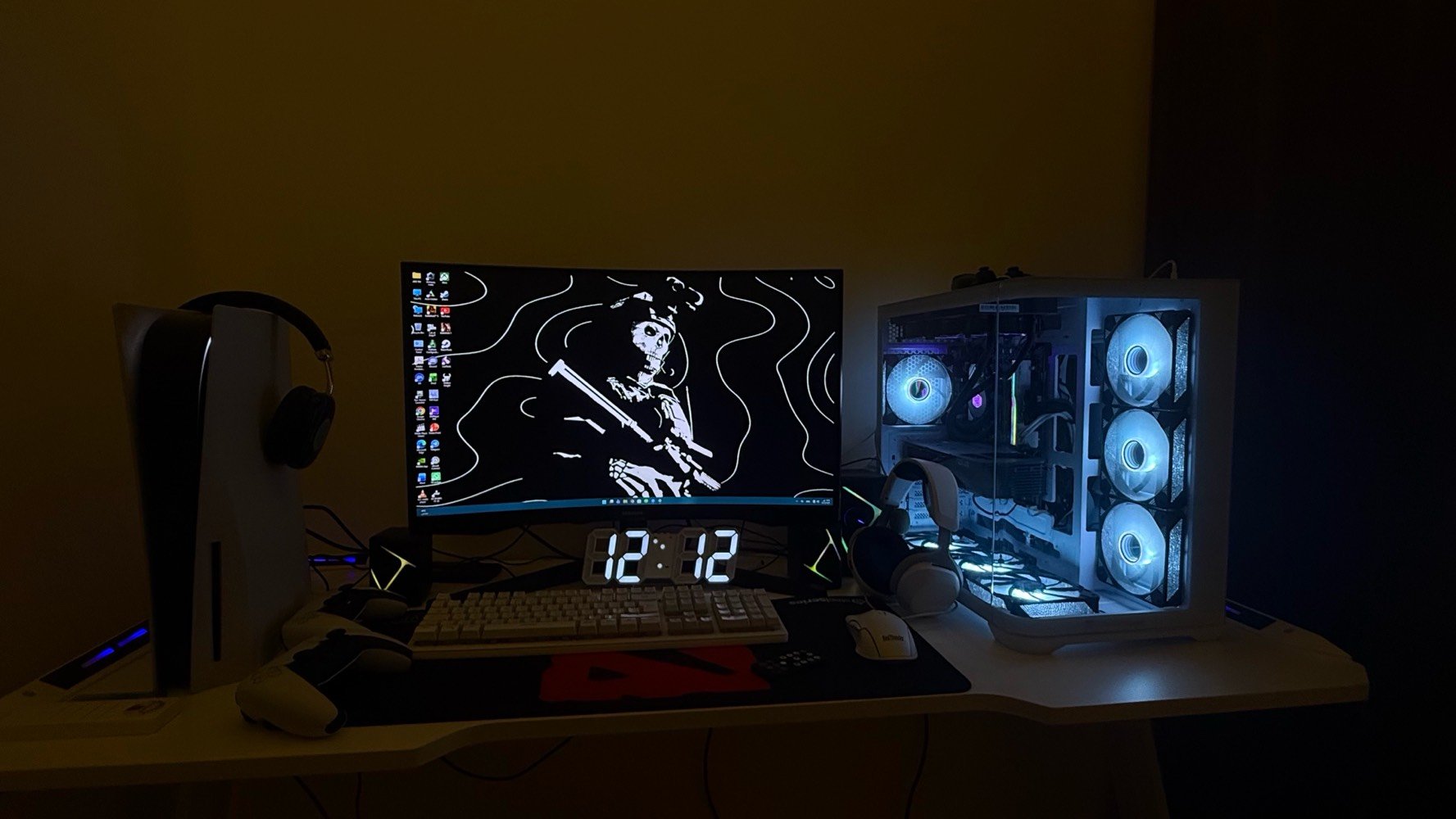 🖥️🔥 PC + SETUP كامل للبيع | نظيف جدًا

للبيع PC مع Setup كامل، مستخدم لمدة شهر فقط، وجميع القطع جديدة وحالتها ممتازة.

🎮 مواصفات الـPC:

🔹 CPU: Intel Core i5-14400F — المعالج: إنتل كور i5-14400F

🔹 GPU: ASUS PRIME GeForce RTX 5060 OC 8GB — كرت الشاشة: أسوس برايم RTX 5060 OC سعة 8GB

🔹 Motherboard: ASUS PRIME B760M-K DDR5 — اللوحة الأم: أسوس برايم B760M-K DDR5

🔹 CPU Cooler: Cooler Master MasterLiquid ML240L RGB 240mm — المبرد المائي: كولر ماستر ML240L RGB قياس 240mm

🔹 RAM: G.Skill Ripjaws M5 RGB DDR5 32GB 6000MHz (2×16GB) — الرام: جي سكيل ريبجوز M5 RGB DDR5 سعة 32GB بتردد 6000MHz

🔹 PSU: MSI MAG A650GL PCIe 5 650W Gold Full Modular — مزود الطاقة: إم إس آي MAG A650GL PCIe 5 بقوة 650W Gold وFully Modular

🔹 SSD: WD Blue SN5100 1TB PCIe 4.0 NVMe — وحدة التخزين: ويسترن ديجيتال WD Blue SN5100 سعة 1TB PCIe 4.0 NVMe

🔹 Case: Jungle Leopard AC01 + 7 ARGB Fans — الكيس: جانغل ليوبارد AC01 مع 7 مراوح ARGB

🖥️ محتويات الـSETUP:

• Monitor: Samsung Odyssey G5 27” 2K 165Hz — الشاشة: سامسونج أوديسي G5 قياس 27 إنچ، 2K، 165Hz

• Keyboard & Mouse: Red Thunder — الكيبورد والماوس: ريد ثندر

• Headset: HyperX — السماعة: هايبر إكس

• Gaming Chair: RLINDI — الكرسي: RLINDI

• Digital Clock — ساعة رقمية

• Desk — ميز / مكتب جديد

• RGB Lighting — إضاءة RGB 🌈

✨ الجهاز والـSetup بحالة ممتازة ونظيف جدًا، استخدام شهرين فقط.

💰 السعر: 2,250,000 د.ع
🤝 السعر قابل للتفاوض للجادين

📍 العنوان: صلاح الدين / سامراء
🚚 التوصيل متوفر

📸 الصور حقيقية للجهاز والـSetup.
b
📩 للاستفسار والتفاصيل، مراسلة خاص.

📱***********
التجميعة عليها ضمان بعد لو خلص؟ وإذا موجود، شكد المدة وعلى أي قطع بالضبط؟: 
عليها ضمان شهر 
شنو حالة القطع هسه؟ بيها أي صيانة/تبديل/خدوش أو ملاحظات لازم المشتري يعرفها؟: 
القطع جديدة وحالة ممتازة
الشاشة سامسونگ Odyssey G5: شكد عليها استخدام تقريبًا؟ وبيها أي بكسلات ميتة/خدوش/هالات أو مشاكل بالمنحني؟: 
شاشة جديدة استخدام شهر
شنو السعر النهائي إذا البيع سريع؟ وتريد تسليم يد بيد بسامراء لو هم ترسل/توصّل لباقي المناطق؟: 
السعر النهائي 2مليون عراقي
توصيل متوفر لكل مكان.