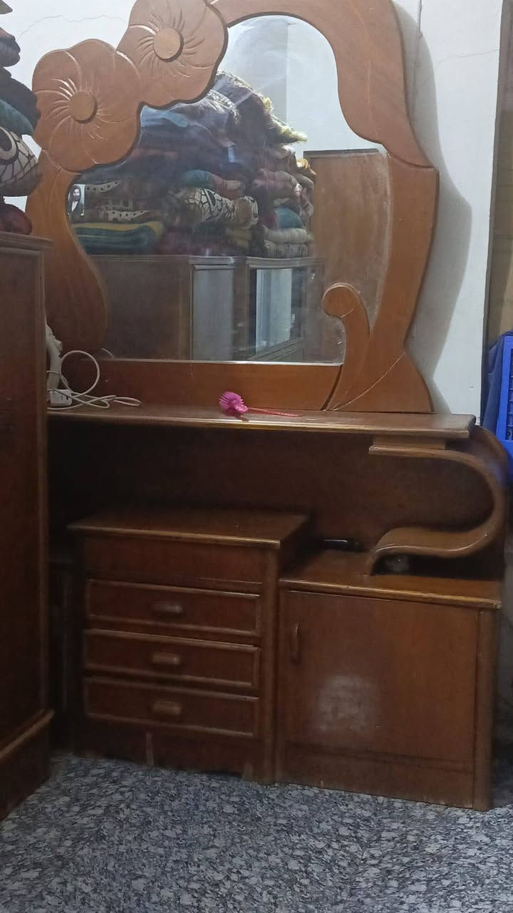 غرفة نوم • مستعمله • نضيفه