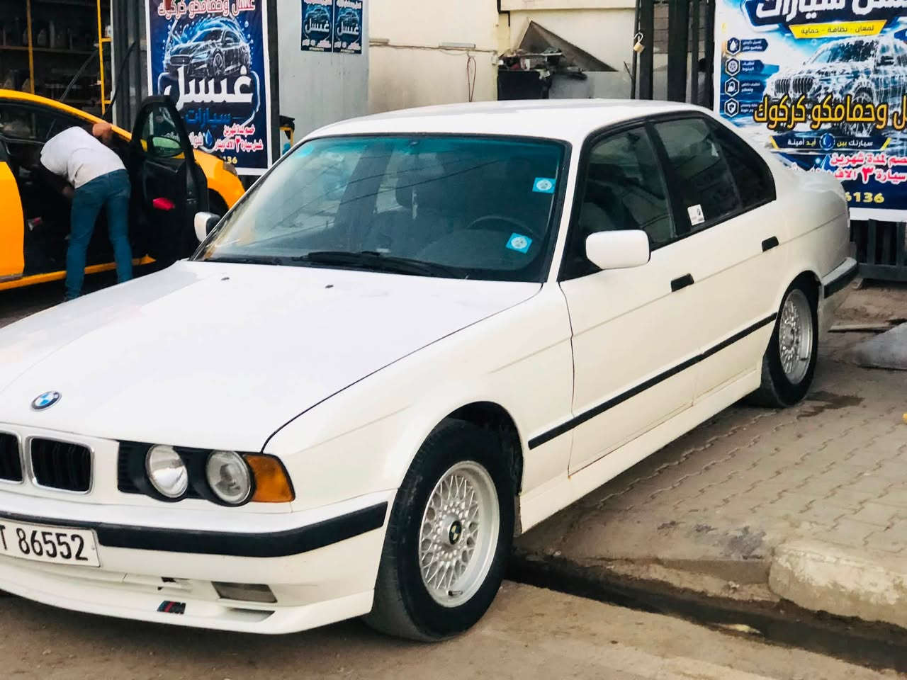 Bmموديل   ٩٢رقم سنويه جديد كوبون بنزين. عنده فول موسفات بدون مسرف  مكان كركوك  رقم موبايل. بي وتساب ***********
