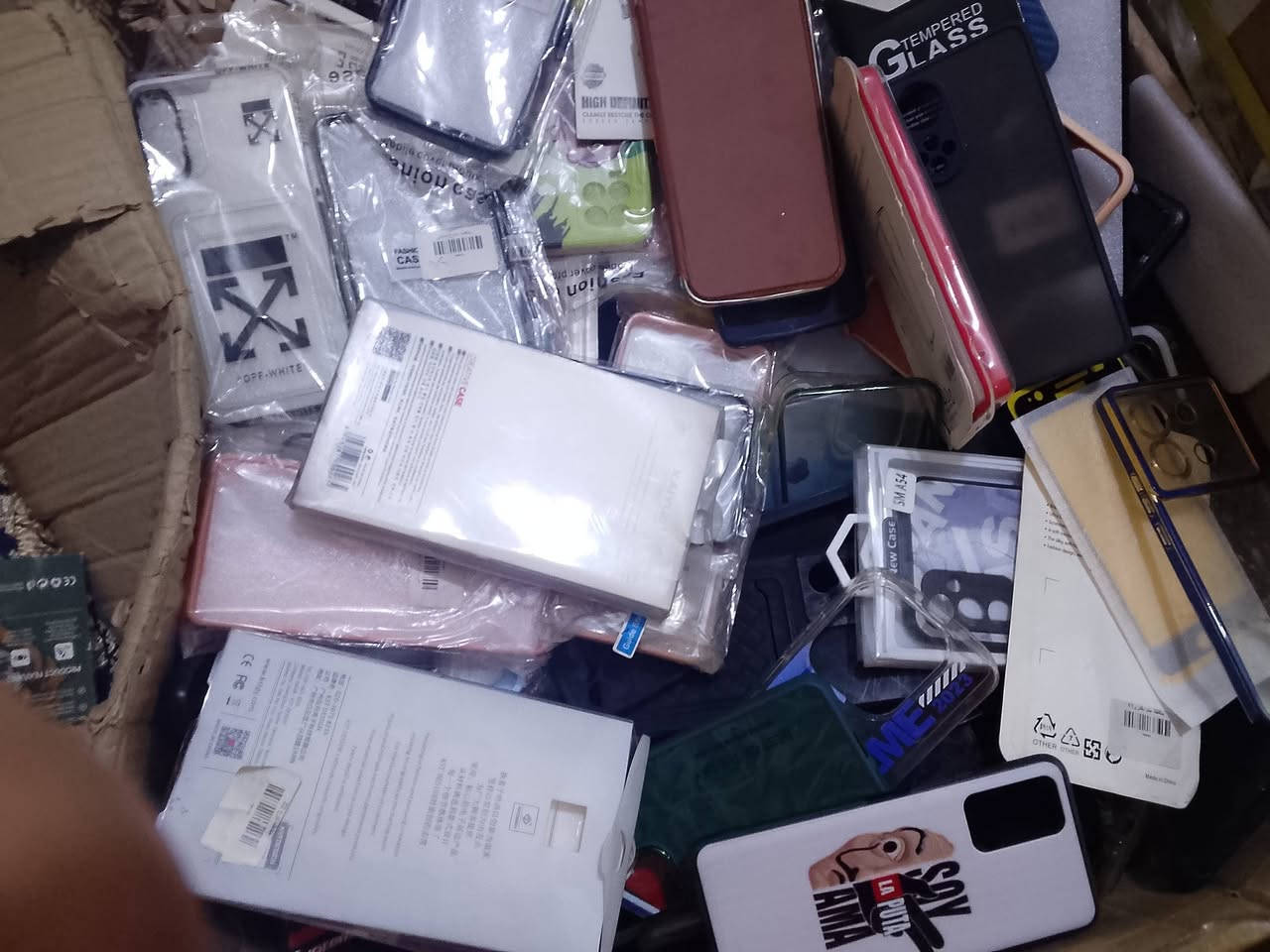 وجبه كفرات مال تعزيله محل منوعه بيهن ايفونات شاومي سامسونج مع كفرات ايباد المكان كربلاء الحر صغير                             للتواصل ***********
