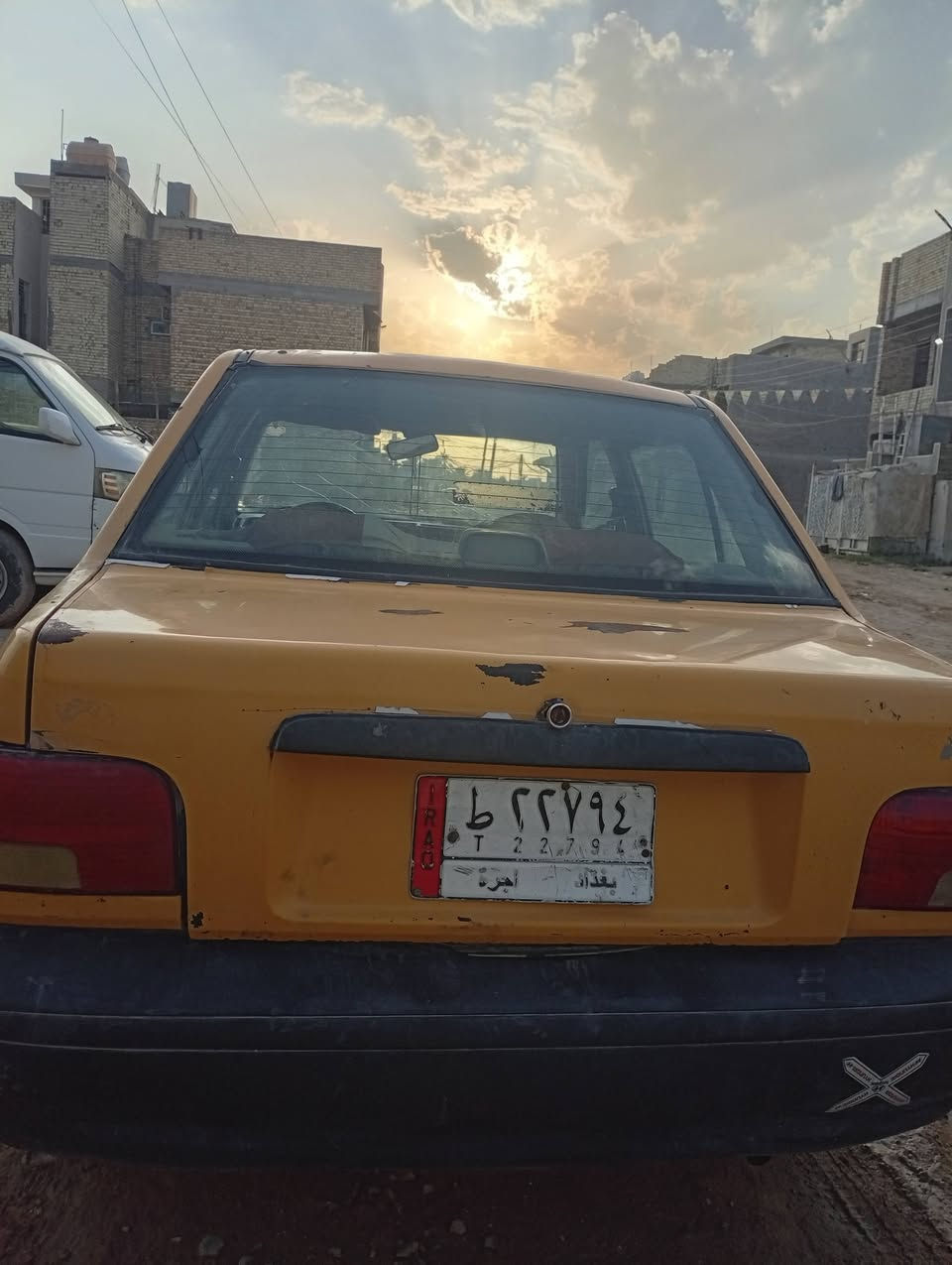 سلام عليكم سايبه للبيع او مراوس سياره بدون شرعي مواصله سياره جاهزه من كلشي بس مكينه بيها بخار قليل مكاني بغداد ***********
