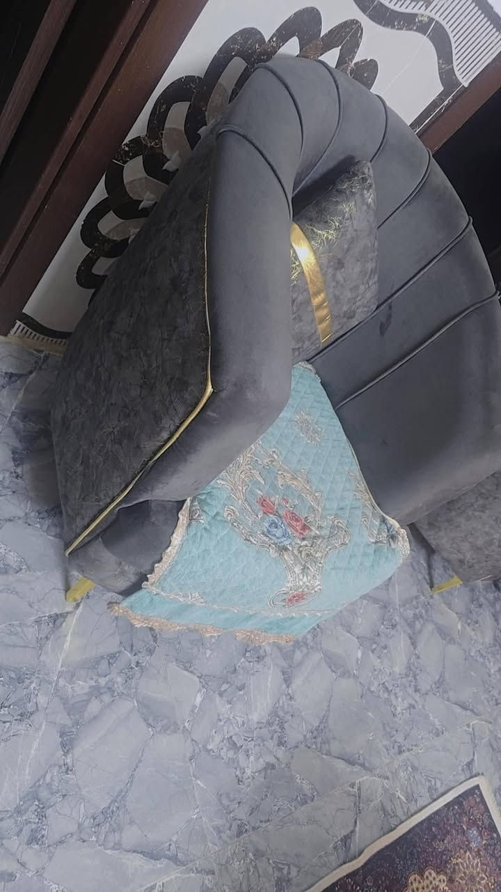 اعاده نشر بسب وعود كاذبه تخم عشر مقاعد جديد قنفتين كبار وحده وسط وكرسيين دائريه للاستفسار هذا رقم***********
