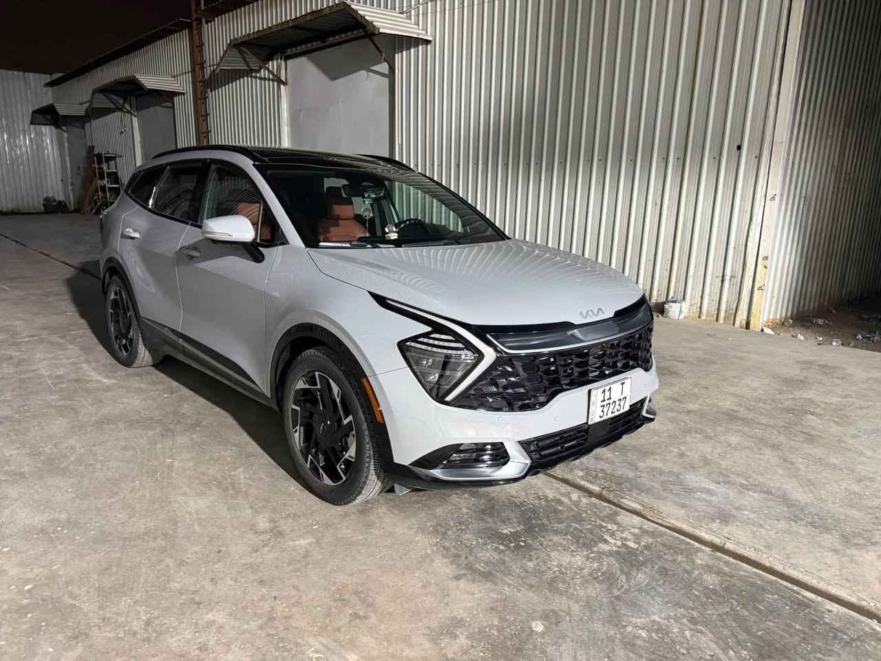 ﷽

للبيع فقط…
كيا سبورتج موديل 2024  برستيج
                    kia sportage SX-prestige AWD
الموديل : 2024
الون : رصاصي سمنتي  
لون الداخل : احمر 
العداد : 16 الف ميل 

فول فول مواصفات اعلى فئة بلسبورتج 
سيارة جديدة
وارد امريكي 
الضرر : جاملغ خلفي معدل ومصبوغ  وباب السائق والي وراه مبدلات ومصبوغات تكمه ودوسه مابيهن ضرر الضرر فقط خارجي 
ايرباك فقط البرده والكشن 
صور الحادث مرفقه بلمنشور 

مواصفاتها :-
1. محرك 2500 GDi
2. كير 8 نمر
3. بانوراما
4. بصمة : تشغيل - ابواب - صندوك
5. صندوك كهرباء ذكي
6. شاشة كبيرة على طول الدشبول دجتل كامل 
7. كيجات الكترونية متغيرة حسب الوضعيات
8. انظمة القيادة : سبورت - سمارت - نورمال
9. كشنات جلد أحمر
10. كراسي كهرباء فول تحكم مع كشن ميموري 
11. اضواء ترحيب عند الاقتراب مع ترحيب داخلي عند الصعود او المغادرة
12. شحن وايرليس
13. هاند بريك بصمة
14. اوتو هولد
15. كاميرات 360 مع كاميرات بالاشارات الجانبية مع وضعيات مختلفة للكاميرات
16. فول رادارات امامية وخلفية وجانبية
17. تحديد مسار ذكي
18. قيادة أليه ذكية
19. نقطة عمياء
20. كروز سرعة
21. تبريد وتدفئة كشنات مع تدفئة ستيرن
22. سستم صوت هارمان كاردون 
23. خزن كشن سائق ميموري وضعيتان
24. اشاير بالمري
25. تشغيل عن بعد
26. شاشة لمس متغيرة لتحكم الميديا او لتبريد
27. ستيرن فول تحكمات

رقم بغداد انكليزي 
السعر 225 ورقه وبيها مجال 
للستفسار اكثر يرجا الاتصال بلرقم 
***********
***********

