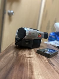 كانون ٨ ملم للبيع شغاله مع شاحن و بطاريه اصلي رقمي 07872970074