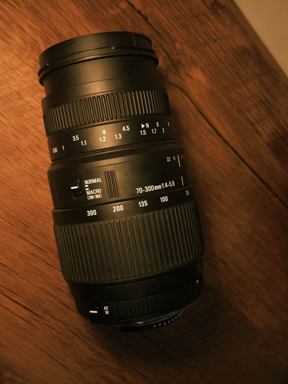 نيكون D5300 للبيع استعمال بسيط 
نظافة 90%
شغالة 100% وما بيها اي عطل
ما مفتوحة ولا داخلة صيانة
وياها 
عدسة Nikon 18-55mm VR الأصلية
عدسة Sigma 70-300mm Macro
بطارية و شاحن اصليات
رام 32

واتساب  ***********
