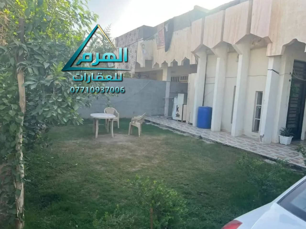 للبيع – فرصة استثمارية وسكنية مميزة
📍 الموقع: منطقة البو شامان – مقابل مدرسة غزة
📐 المساحة الكلية: 500 م²

العقار يتكون من بيت رئيسي + مشتمل مستقل، والبيت مجدد بالكامل من الداخل مع أعمال صيانة وتحديث، مما يجعله مناسباً للسكن أو للاستثمار وتأجير الوحدات السكنية.

البيت الرئيسي:
▪️ كراج كبير مع حديقة
▪️ مطبخ 5×4
▪️ هول 6×5
▪️ غرفة ضيوف (خطار) 5×8
▪️ موزع 4×6
▪️ غرفة نوم مع سويت داخلي 4×5

الطابق الثاني – شقتان مستقلتان:

الشقة الأولى:
▪️ موزع 4×5
▪️ 3 غرف، مساحة كل غرفة 4×5
▪️ مطبخ 3×3
▪️ حمام + توليت

الشقة الثانية:
▪️ مدخل مع مطبخ 3×3
▪️ حمام + توليت
▪️ هول 4×5
▪️ غرفة نوم 4×5

المشتمل الأرضي:
▪️ كراج كبير مع صحيات
▪️ مطبخ 5×4
▪️ هول 4×5
▪️ غرفة مع سويت 5×4
▪️ غرفة صغيرة تستخدم كمخزن

للاستفسار والتواصل:
***********
أو علّق برقم (1) ويصلك السعر والتفاصيل على الخاص.

العرض حصراً لدى مكتب الهرم للعقارات
📍 سامراء – حي الضباط الثانية – مقابل شارع 2000

نص مكتوب في الصور:
- الهرج للعقارات ***********
- الهرم للعقارات ***********
- المرمى للعقارات ***********