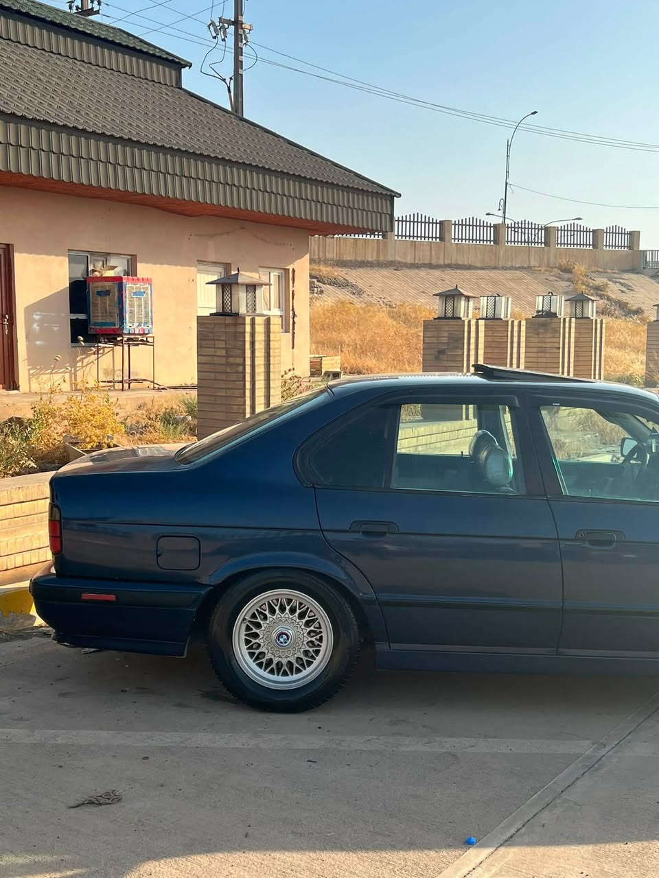 السلام وعلیكم
Bmw 525i  1991 كبس دبل دیجیتال
فول مواصفات گیر اوتوماتیك گیر و مكینه‌ شرط سلایت بجم عریض جامات امامي كهربائي داخل دشپول امحدث 1995 دعامیات و دوسات m
تخم ویاله‌ حصیر و تایر جدید 
تبرید ویا سویج ثلج 
دواخل و كشنات جلد شكري لوك 
كهربائیات داخل و خارج كله‌ شغال تخم سماعات جدید گیجات كله‌ شغال 
رقم سلیماني رقم ممیز سنویه‌ و رقم و هزه‌ كله‌ جدید تحویل ثاني یوم 
كوبون بنزین موجود 
سیاره‌ بي چاملغات امامي ضربه‌ بدون شواصي بدون دواخل و بي  معجون تصفیه‌ صبغ
دهن وفلتر كله‌ جدید امبدله‌ سیاره‌ بدون مصرف 
مكان كركوك
سعر 65 ورقه‌ و بي مجال للطیبین 
شراي خابر وتدلل ***********
