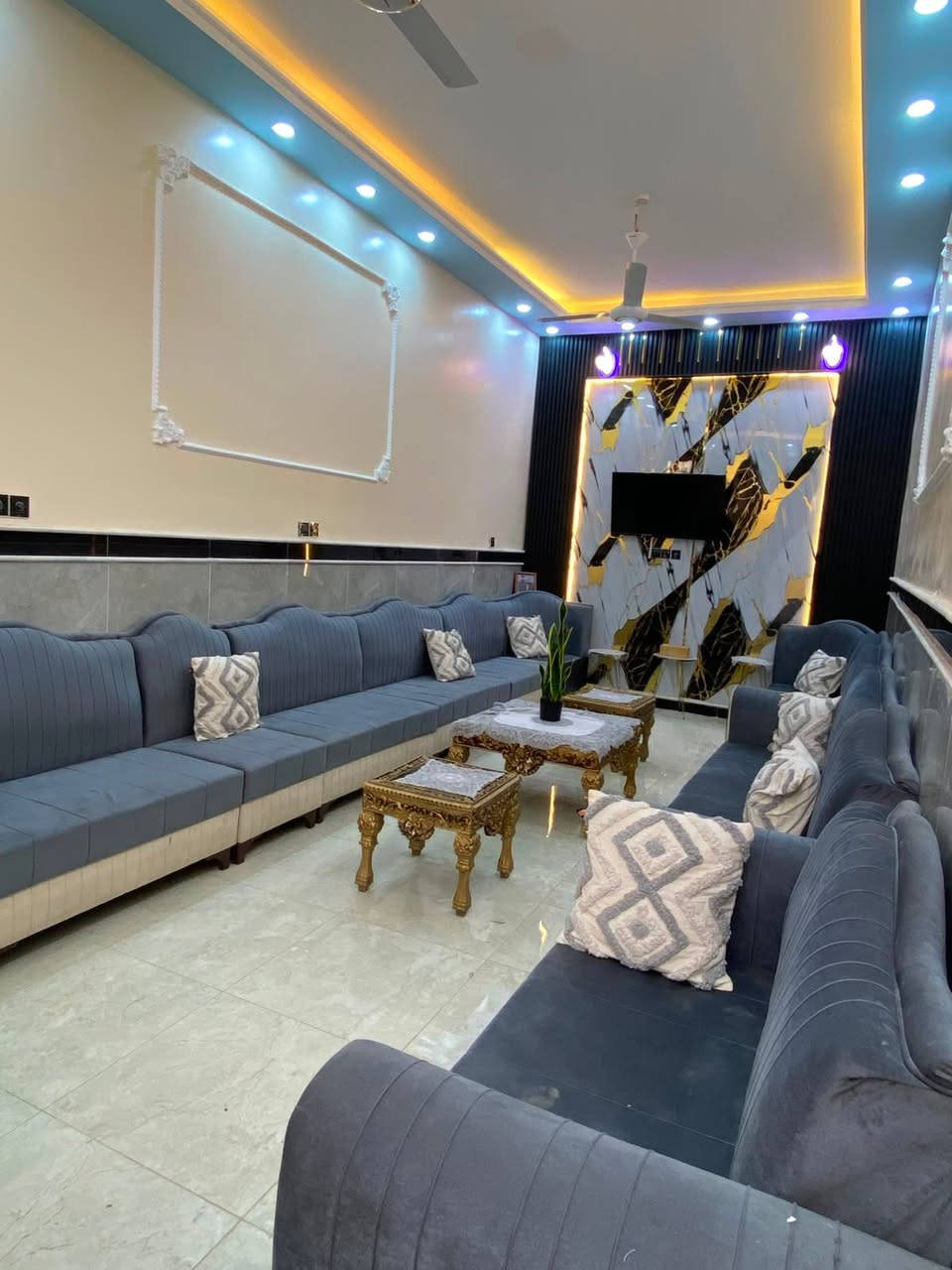 بيت للبيع طابو صرف 
المساحه ١٥٠م
 الواجهة ٧ونص والنزال ٢٠
 كونكريت مسلح الطابقين
 الطابق الأول يتكون من كراج سياره كبير واستقبال ومطبخ وصاله ومنور وغرفه نوم كبيره وصحيات داخليه وخارجيه 
الطابق الثاني يتكون من غرفتين نوم وصاله وصحيات وسطح 
الطابق الثالث سطح ع كبر البيت
الديوانيه حي الزهراء نزله العلوه القديمه او نزله السكراب قريب ع الشارع العام الرئيسي المنطقه كامله من الخدمات تبليط وماي ومجاري ومدارس
مطلوب اسكان ٤١ ونص والتسديد ٢٨٥ الف
اذا تريد الاثاث ينباع مع البيت 
للاستفسار واتساب او الاتصال على الرقم
*********** 
(خاص ماعندي)
