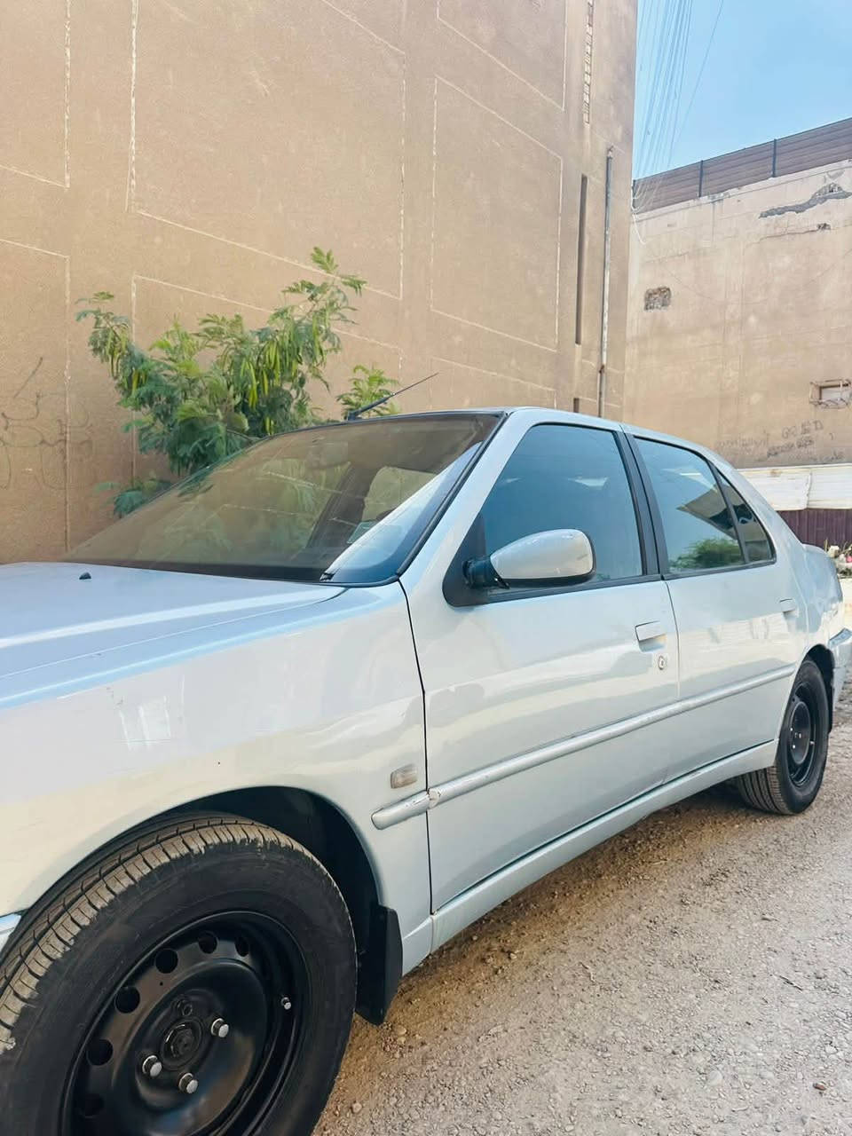 سلام عليكم بيجو فرنسي 2002 للبيع او مراوس سعرها43وبيها مجال بسيطه 
مكينه كير تبريد طخم تاير كله جديد منظومه تبريد جديده صدر خلفي امامي جديد كهربائيات كلها شغاله سياره بلاديه لاضربه والا صبغ سياره جاهزه رقم انگليزي بأسمي دوشمه ارضيه وابواب جديد السعر43 وبيها مجال للشراي مكاني بغداد للاتصال ***********
