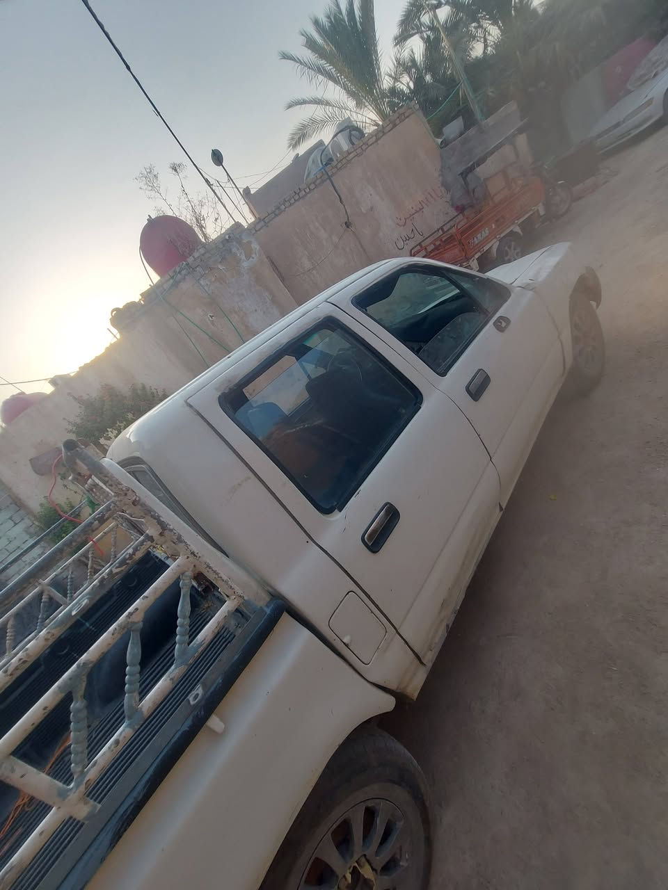 سلام عليكم بيكم تيوته موديل ١٩٩٠ للبيع مكينه تري واي شويه بيها تنقيص سعر ٣٨ وبيها مجال مكاني بصره المدينه  
***********

