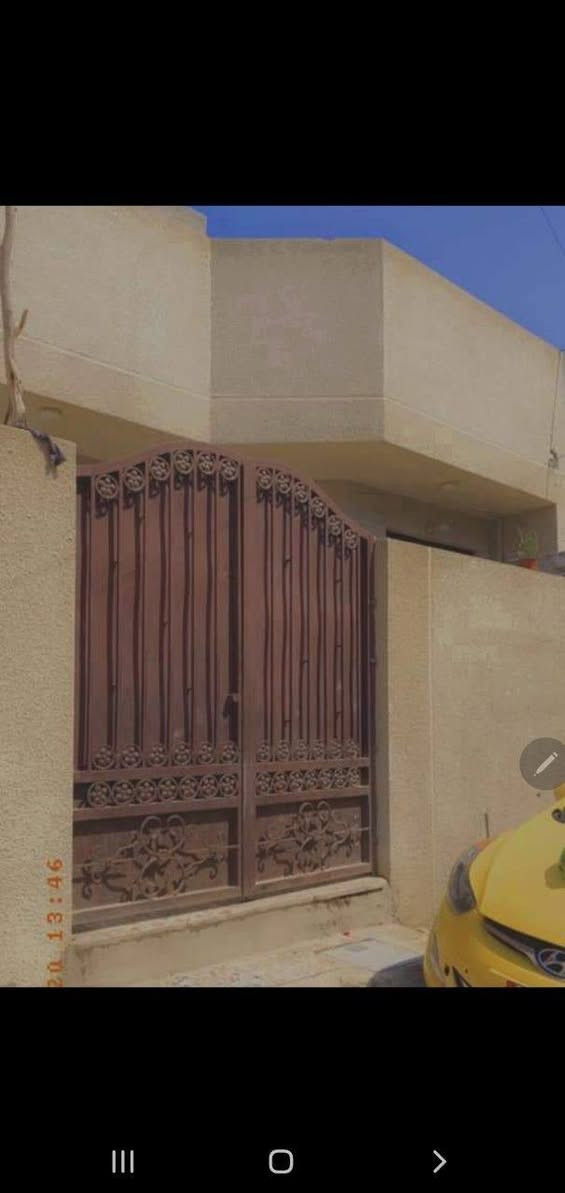 السلام. عليكم  للأجاربيت 100متر طابق واحد يتكون من غرفه نوم واستقبال حولي منور حمام طرمه بيتونه سطح صحيات خارجي  المكان الشعله شارع ابو طياره  للاستفسار ***********
