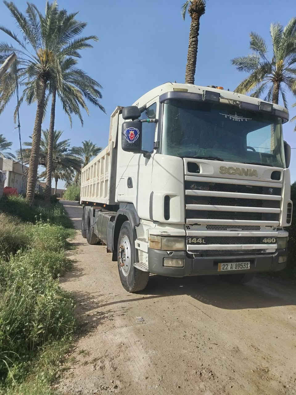 السلام عليكم سكانيا الفنيه موديل 2000 رقم انكليزي تحويل مباشر مجموعة مان مكينه سته انجكتر جديده سياره جاهزه للعمل  تخم تاير لاستفسار ا لاتصال ***********
