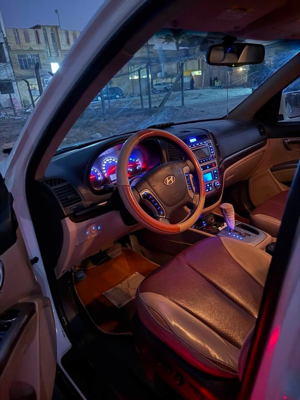 🚘 للبيع سنتافي 2012 وارد خليجي – 6 سلندر 3.5
🔹 وارد خليجي
🔹 موديل 2012
🔹 محرك 3.5 V6
🔹 ماشية 225 ألف كم
🔹 فل أوبشن – مواصفات كاملة
🔹 فتحة سقف
🔹 بصمة
🔹 ثلاجة
🔹 7 نفرات
🔹 كشنات جلد
🔹تبريد 3 قطع
🔹 تحكم دبل/دفع رباعي
🔹 مواصفات التبريد والتحكم كاملة
🔹 المكينه والكير بحالة ممتازة وما بيهن أي مشكلة

📌 ملاحظات السيارة:
السيارة بيها ضربة من الخلف، وبيها تأثر بالشاصي من الخلف.
السيارة مصبوغة بالكامل تقريبًا، ما عدا القمارة.
والمواصفات والحالة مبينة بالصور، والفحص متاح للجادين.

💰 السعر: 105 ورقة 
🔸 والسعر بي مجال 

📍 الموقع السيارة: النجف الأشرف

☎️ للاستفسار والتواصل:***********
