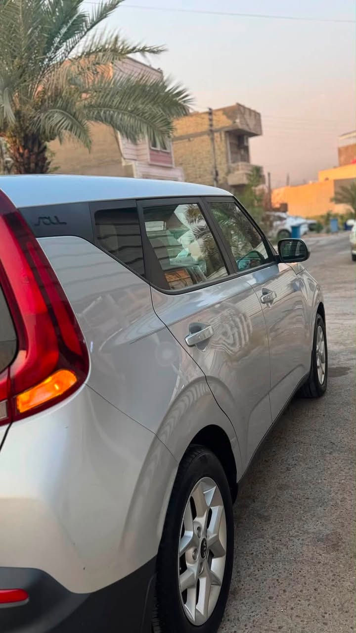سلام عليكم عندي كيا صول  موديل 2020محركها 2000دوش بيها صبغ جاملغ وبنيد والباب كلير من امريكا سياره جاهزه مانقصها شي صور حادث بلصور كير مكينه تبريد كلهن مكفولات مخليتهن سعرها 120 وبيها مجال مكاني بغداد حي الإعلام
***********
