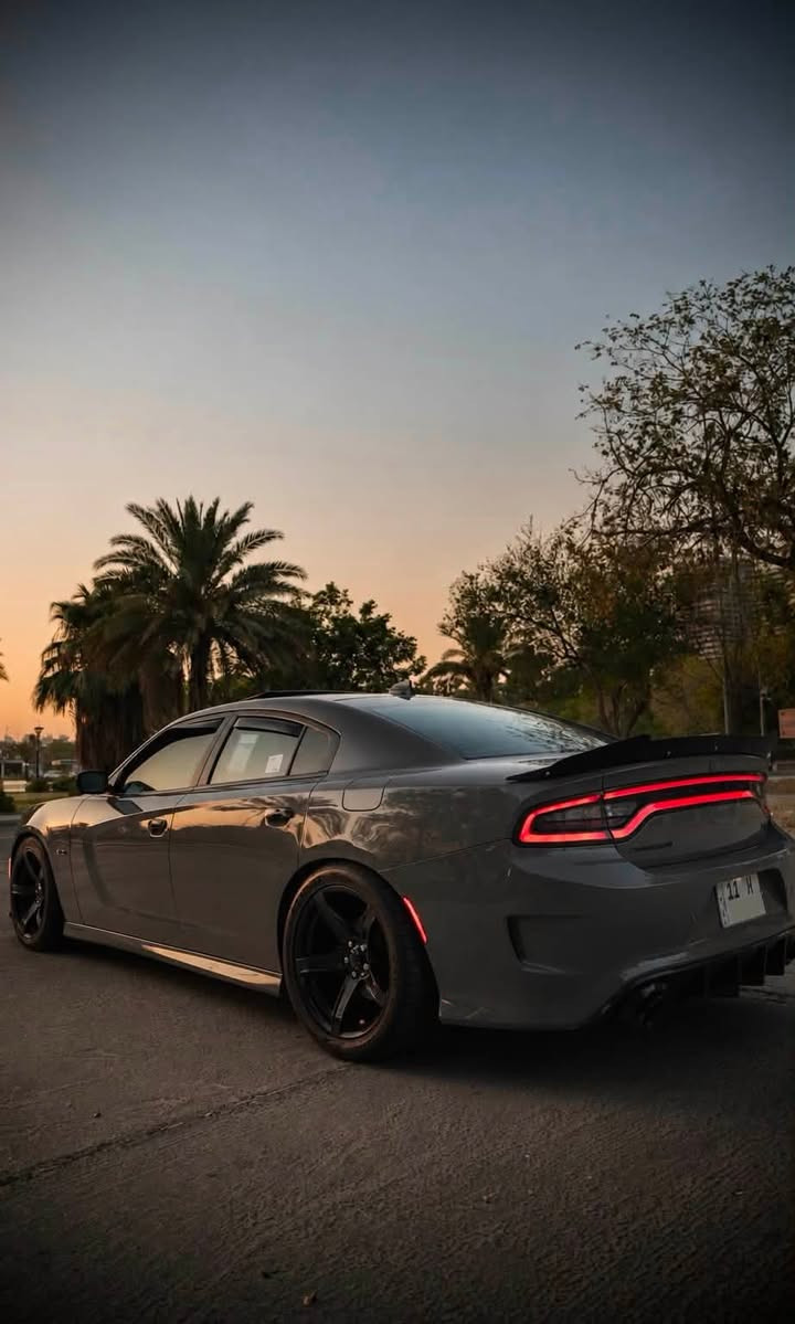 Dodge Charger R/T MAX 2023
5.700 HEMI
وارد امريكي 
ماشية 70،000 km 
اللون اسمنتي 
فتحة سقف 
رادار 
مقاعد ميموري 
مقاعد تدفئة تبريد 
انارة محيطية 
رقم بغداد 
حادث جاملغ امامي ايمن + بنيد 
العنوان / بغداد - زيونة 
              اربيل - بختياري 
***********
***********
مراوس حسب القناعة .
