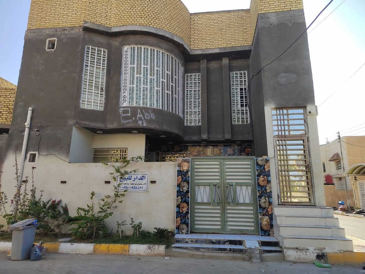 منزل للبيع المساحة 140 متر بناء حديث ركن
في حي اور الثانية 
يحتوي على شقه معزوله تتكون من غرفتين وصاله ومطبخ  وصحيات
والبيت
 3 غرف 
وديوانية 
 ومطبخ 
وصاله
ومنور 
وصحيات 2 
للاستفسار الاتصال على الرقم
***********
