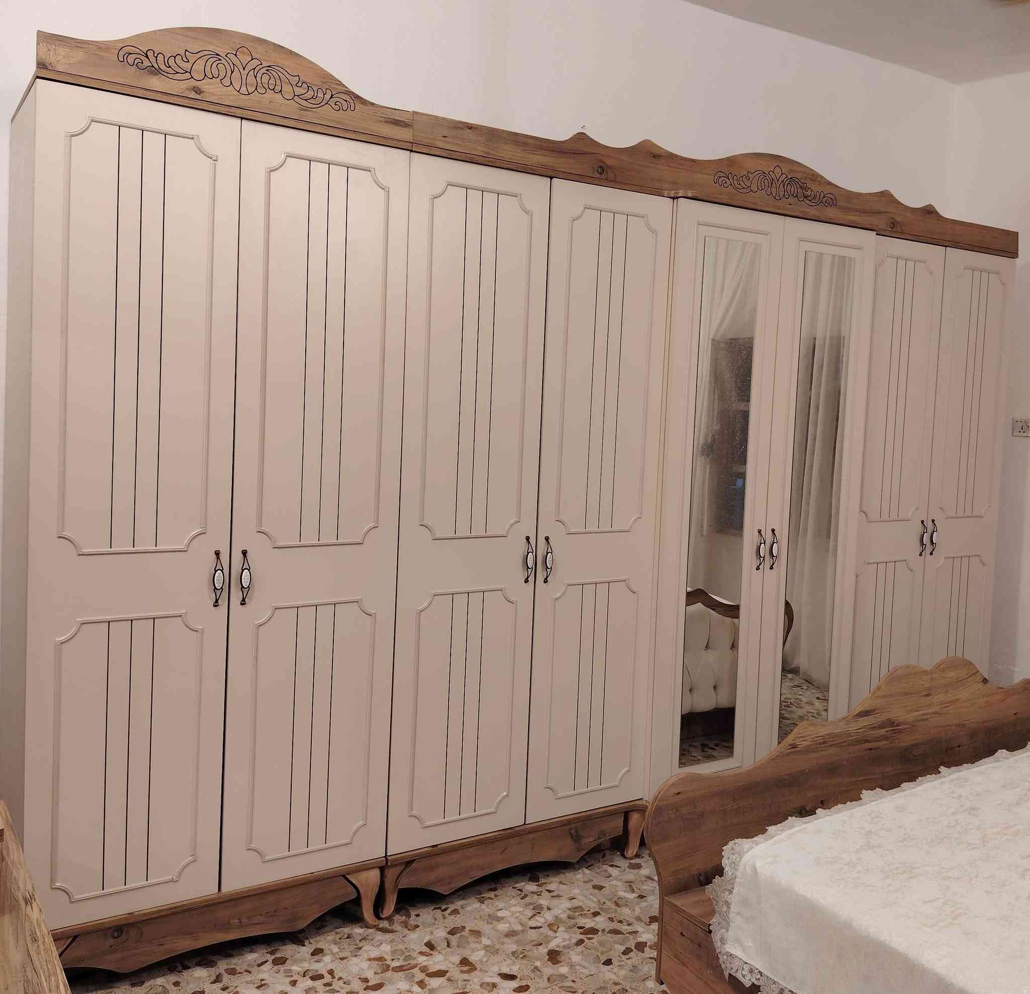 غرفه كانتري ماركه نضيفه 100/100بسعر مناسب للاستفسار بغداد ***********
