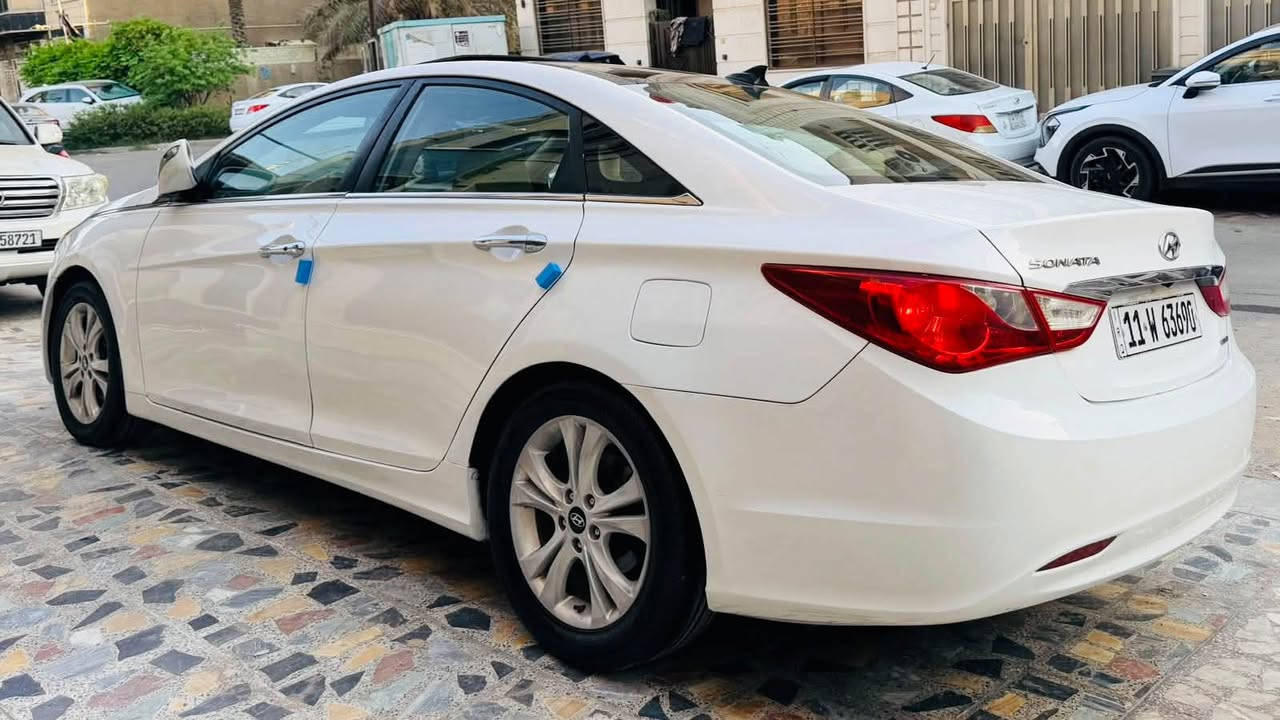 السلام عليكم عندي سوناتا ٢٠١٣ لمتد رقم بغداد الدولي جديد سنويه بسمي تحويل ثاني يوم سياره جديده وعلى ايد وحده 
مابيها اي نقص حادثها الداير الخلفي والباب وشويه من اماميه بدون اي ايرباك وبل عراق بيها كلير مكانين فقط بدون اي حادث باقي مكفول محرك ٢٤٠٠ مكفول مواصفاتها فووووول فئه لمتد
بنوراما
بصمه تشغيل + بصمه ابواب 
كشنات جلد
تدفئه تبريد بل كشنات 
شاشه 
كامره 
تحكمات فول 
يدات نيكل 
داخل لونين 
تبريد لمس 
اشاير يل مري 
تبريد قطعتين 
ايكو 
اي بي اس 
ويل كب 
تبريد ثلاج 
حداديه نضيفه 
سياره جديده ومابي اي نقص 
مكان السياره بغداد 
عارضها ب ٩٨ وبيها مجال للشراي 
وهذا رقمي 
***********
