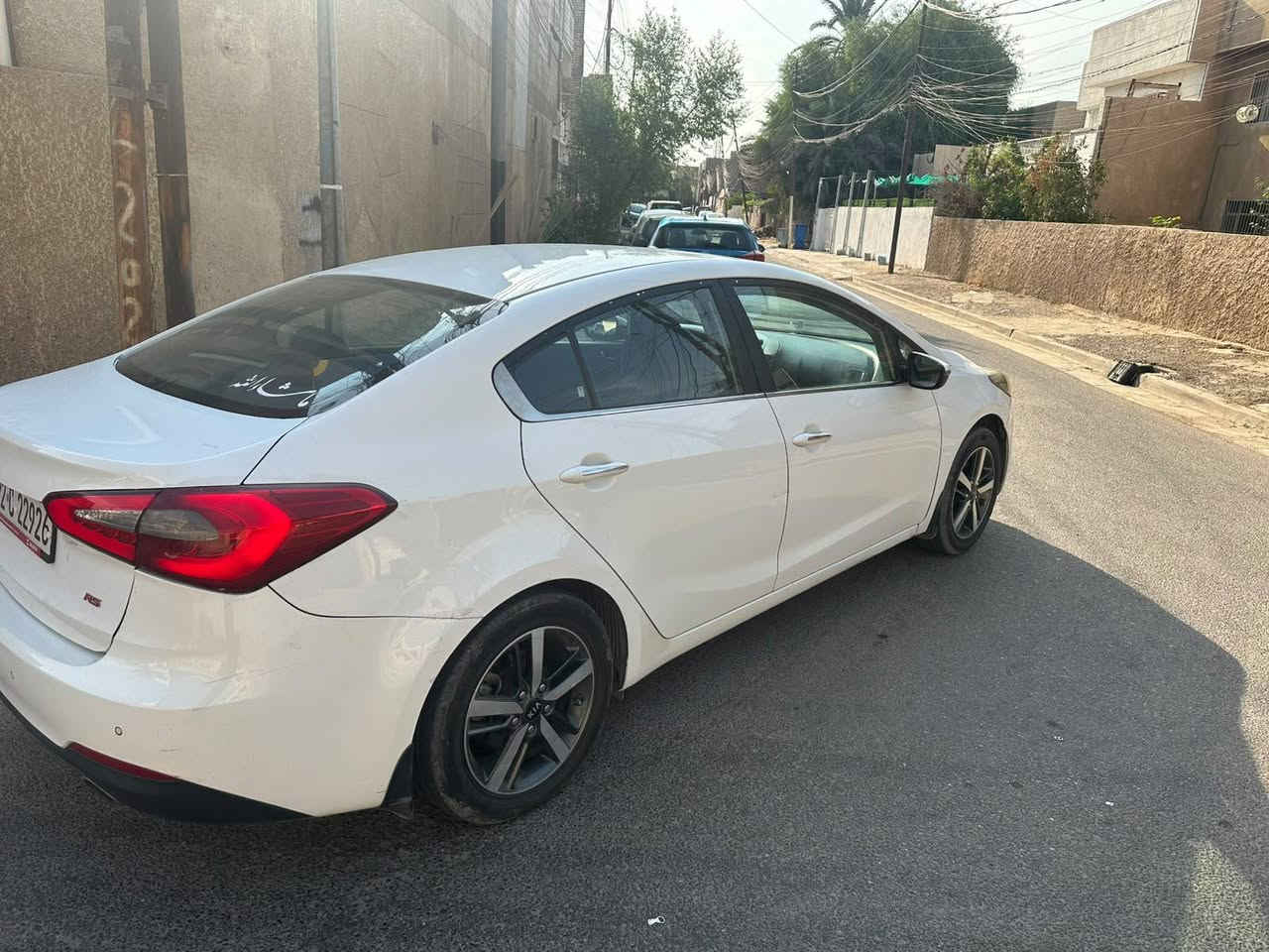 كيا سيراتو 2014 رقم أربيل
ب اسمي تريد تحويل او وكاله 
السياره بيه صبغ باب خلفي ول بنيد واكع عليه حديده ومعدل بدون صبغ عليه فابلون
ماشيه 135 وقابله ل زياده
مكان السياره بغداد حي الجامعه
السعر 107 وبيه مجال 
رقم صاحب السيارة 
***********
