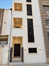 🏢 بناية للبيع – حي دراغ 🧱 المساحة:٦٢.٥ متر 🏘️ الواجهة: ٥ متر 🔸 تتكون م...