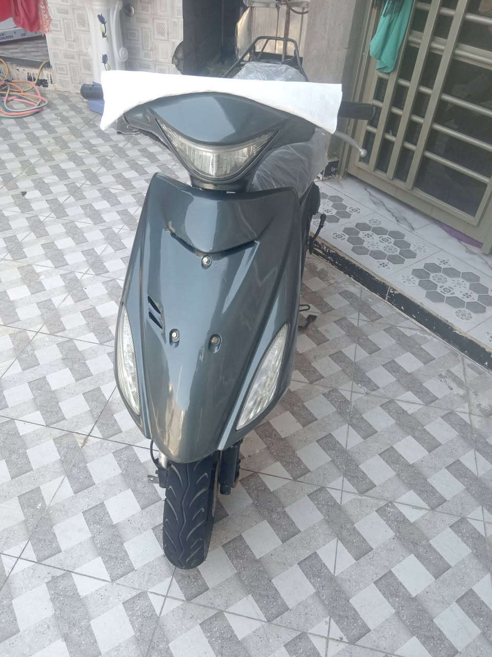 ادرس حديث للبيع جاهزه اي نقص ما بيهه الدراجه نضيفه السعر.. 275وبيه مجال مكاني الكوت الشهداء قرب معمل الوكسجين.. لاتصال ***********

