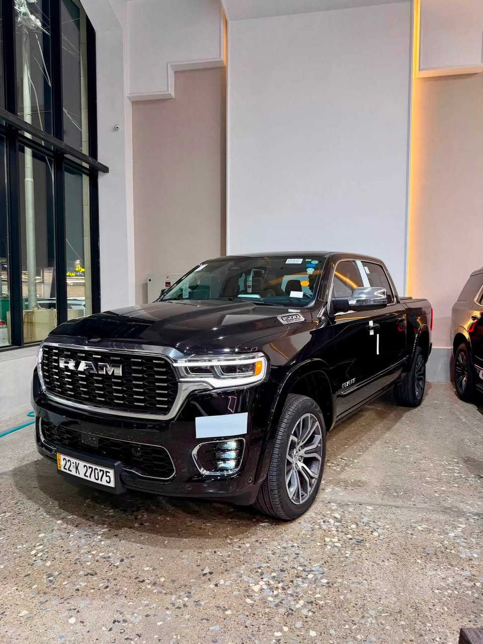 للبيع RAM 1500 TUNGSTEN 2025 - فل مواصفات
ماشية 12 الف فقط 🔥

وحش الشارع، انظف واعلى فئة بالرام، تجي فوك الـ Longhorn و الـ Limited

المواصفات:
المحرك الجديد Hurricane 3.0L توين تيربو High Output 
540 حصان - 521 LB تورك - اقوى من الـ HEMI القديم
كير 8 نمر + دفع رباعي 4x4 اوتو + دبلات هوائية يصعد وينزل
شكمان رياضي دوال + غطاء صندوق كهربائي
داخل TUNGSTEN - ما يتقارن:
جلد فاخر لون ازرق ملكي مع تطريز الماسي
مقاعد كهرباء / تدفئة / تبريد / مساج 24 حركة
3 شاشات: 14.5 انج وسط + 10.25 انج للراكب + 12 انج عدادات + Head Up Display
سماعات Klipsch الاصلية 23 سماعة
بانوراما + مراية ديجتال + شاحن وايرلس
ويل 22 انج الماسي الاصلي
امان فول:
رادار Adaptive Cruise + حافظ مسار Active Lane
360 كاميرا + اوتو بارك يصفط وحده
نقطة عمياء + بريك اوتو + قراءة علامات

التفاصيل:
اللون: اسود ملكي تغليف بلكامل PPF
الموديل: 2025
الماشية: 12 الف
الرقم: اربيل  - تحويل مباشر
الحالة: بدون صبغ  شرط الفحص
المكان: بغداد
السعر:  اكتب تم
رقم الهاتف ***********
