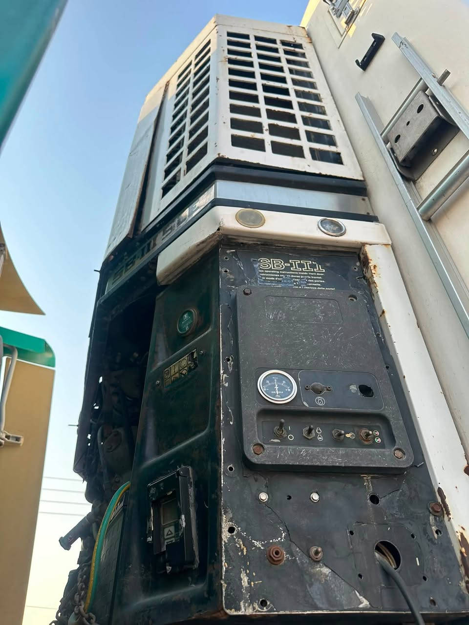 اكتروس براد مربوطة 2004 للبيع تخوم تاير سنوية منتهية للبيع السعر 320 العنوان البصرة الزبير الشعيبة هاتف ***********
