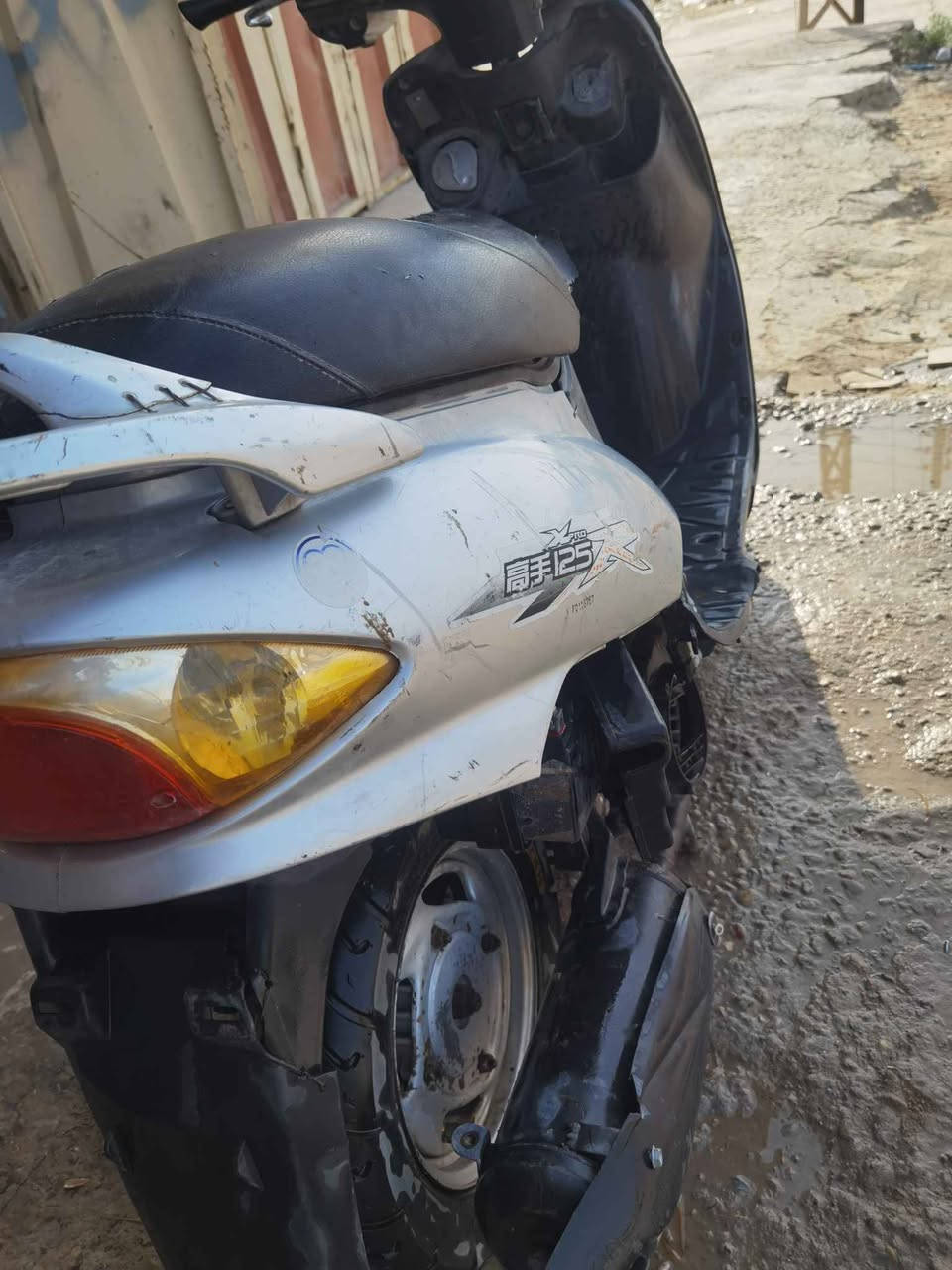 دراجه سيام ب100
ستوها كامت تطلع دخان ابيض 
السعر 100 الف قفل بدون عمله
تجي تشغلها نكره سلف
ابيعها على وضعها
المكان حي النداء 
*********** النجف, العراق
