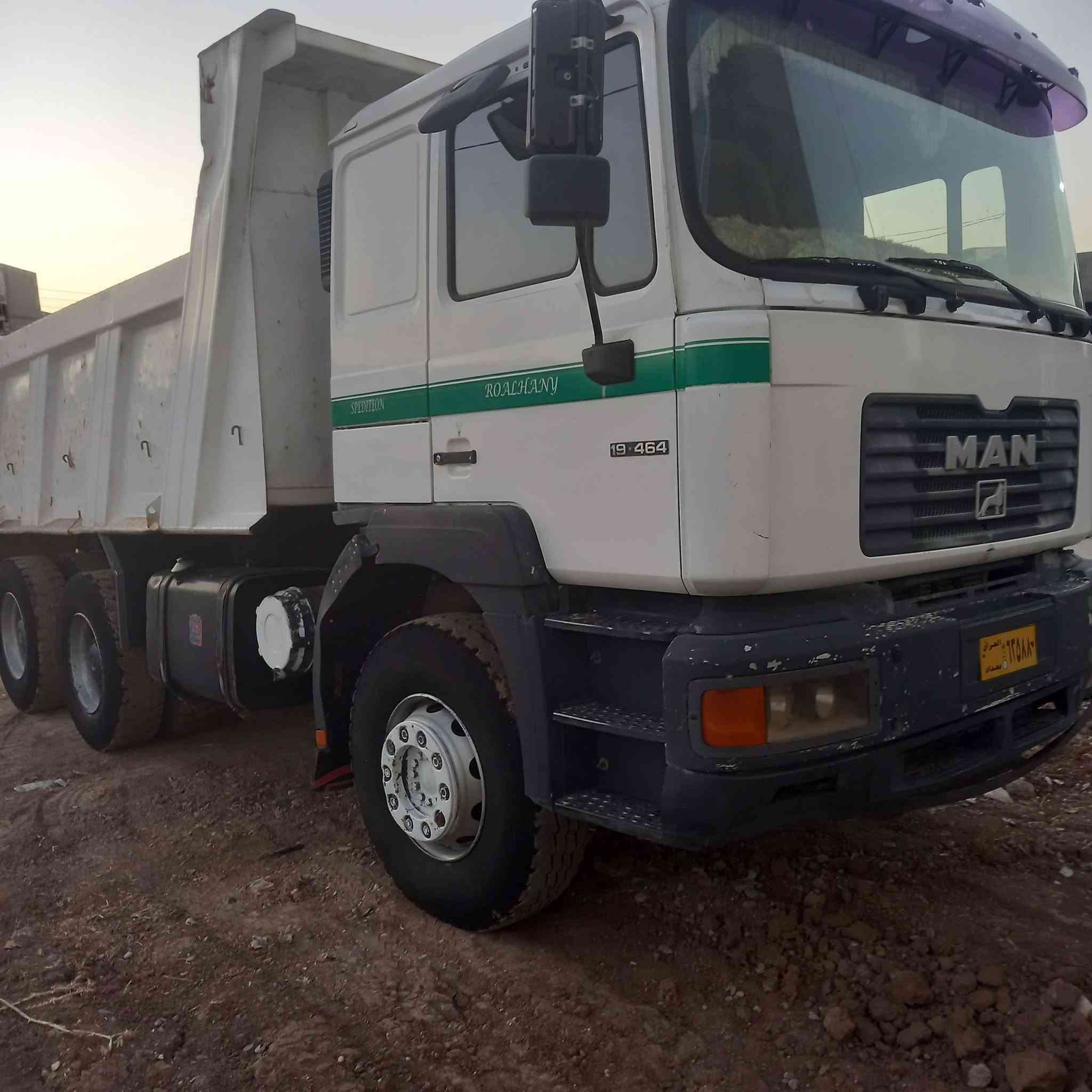 MAN   2002
مەکینەی 414   تازە تەشفیت  

مەجموعەی   نیو جێف  

گێڕی کڕەی تیایە 

پەمپی گازی تازە تەشفیت 

ڕیتایدەرە     

2  جوت تایەی  لۆکە ئەوانی تری نیوەن   

هەو گیانی بەشەرت    

بەس گێری نەبێ   

ئاڕمی  هەولێرە
***********
