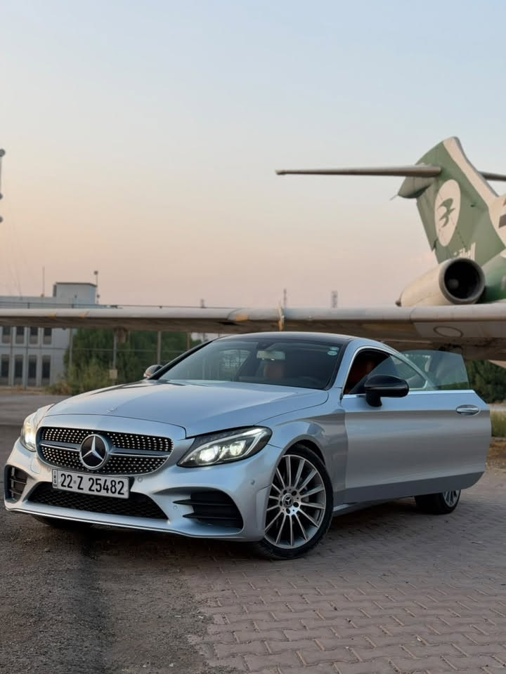 السلام عليكم
مارسدس c300 فورميتك 2017
ماشيه 90mi
فول مواصفات 
بانوراما
نقط عمياء
رادارات 
شفتات 
5 نظام قيادة 
كشنات كهرباء 
كامره قلاب 
لايت متحرك 
مواصفات معروفه وبعد هواي بيه مواصفات السيارة جديدة كلش ومصروف عليه تخم تاير وصدر
 كير ومكينه وتبريد كله شرط وعليه ادامه تخم نوزلات وبلكات ويالحقيقة احله من الصور مابيه اي نقص 

السيارة باسمي تحويل مباشر 
مكاني  بغداد العامرية  ***********

السعر 185$ وبيها مجال قليل سيارة حيل نضيفة ومرتبه صور السونار مع المنشور
