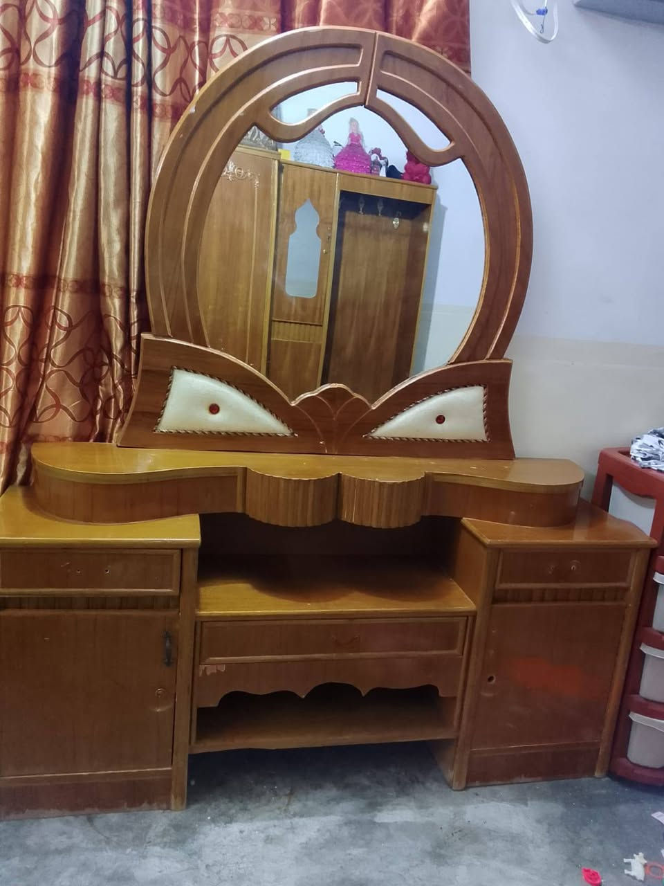 #للبيع_غرفة_نوم
#السعر: ٤٥٠ بي شوية مجال للتواصل اتصل او تعال خاص 
***********
