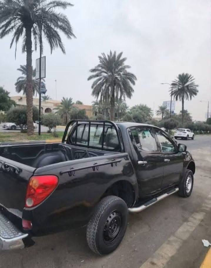 ميسبوشي l200 /2009 / بانزين
كل نقص مابيها جاهزة
صبغ عام بدون ضربة فقط جمالية 
السعر ٧٥ مجال جدا بسيط 
مكاني بغداد / السيدية 
*********** فقط واتساب 
اتصال ***********

