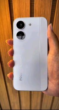 بوكو X8 Pro   ذاكرة 512 مستعمل يوم واحد فقط كارتونه وكامل ملحقات موجود...