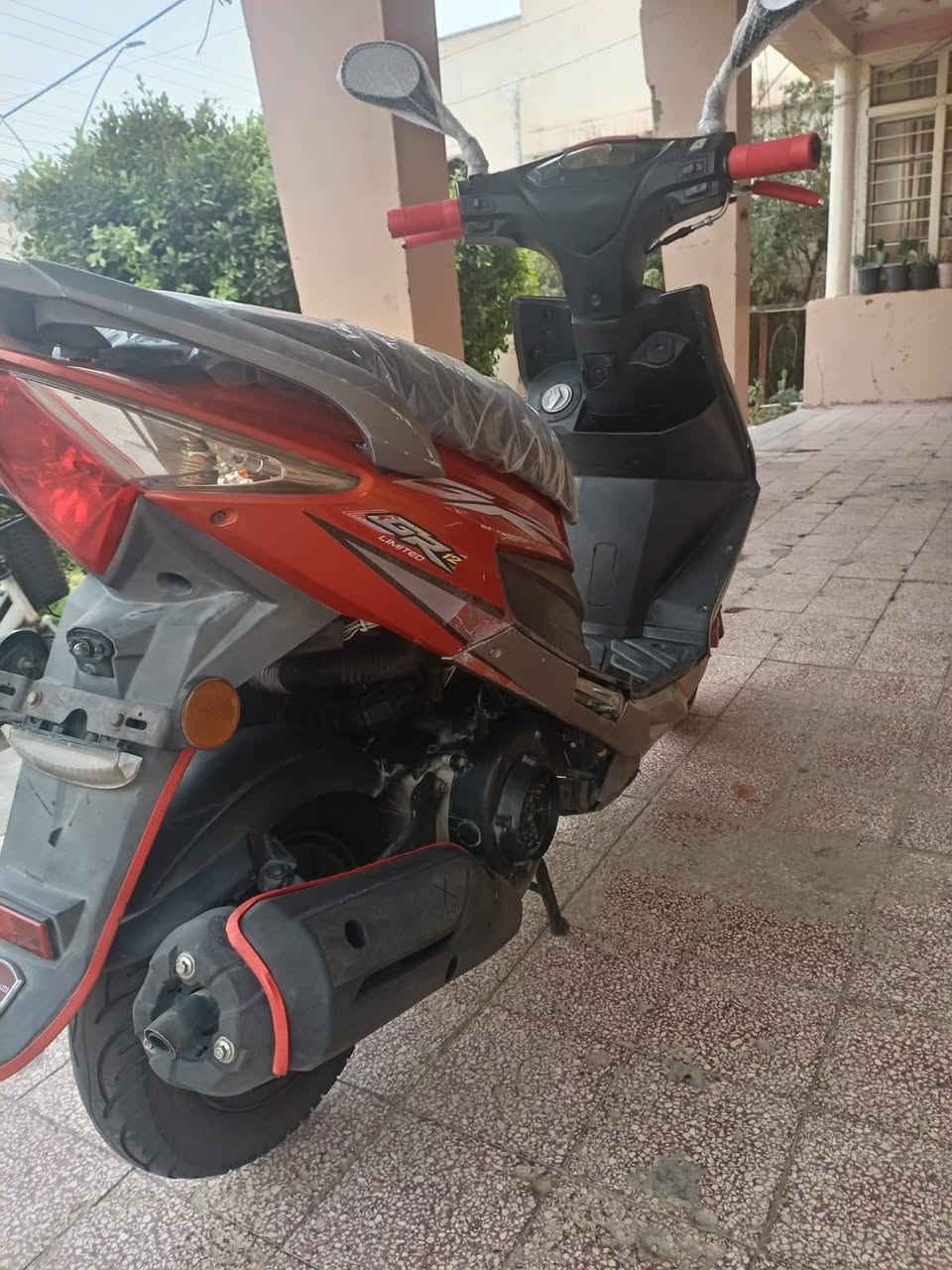 السلام عليكم دراجه سايم نحله الكتروني للبيع كله شغال مكينه فول فول نعومه مابيهه اي نقص دراجه حيل نضيفه بدووون اوررراااق موديل 2018 دراجه حيل حلوه 
السعر. 750 او بي مجال للشراي 
العنوان. داخل الرمادي 
رقم الهاتف. ***********
