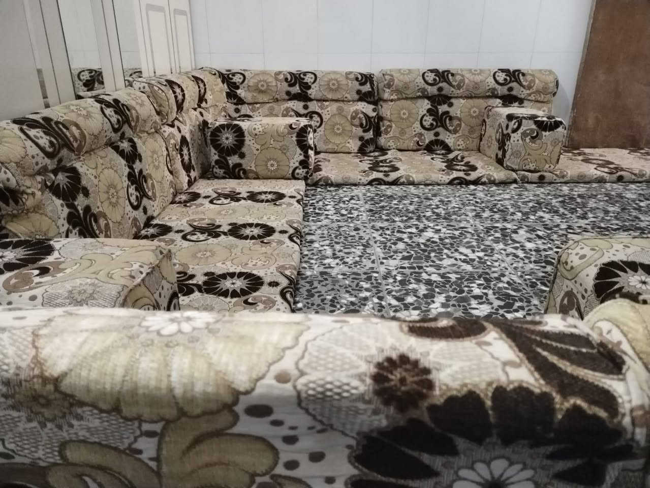 جلسه عربيه ٦ دواشك دواشك ونص وجيهن سعودي نضيفه سعرها ١٦٥ مكانها نجف حي ميسان مقابيل العسكري *********** بيه وتساب النجف, العراق
