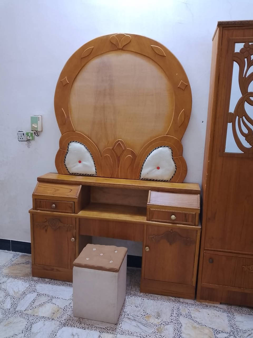 غرفه خشاب صاج عراقي نضيفه كنتور ابو طابقين بس المرايه مكسوره
للبيع سعره 750 مكاني حي العسكري 
رقم الهاتف ***********
