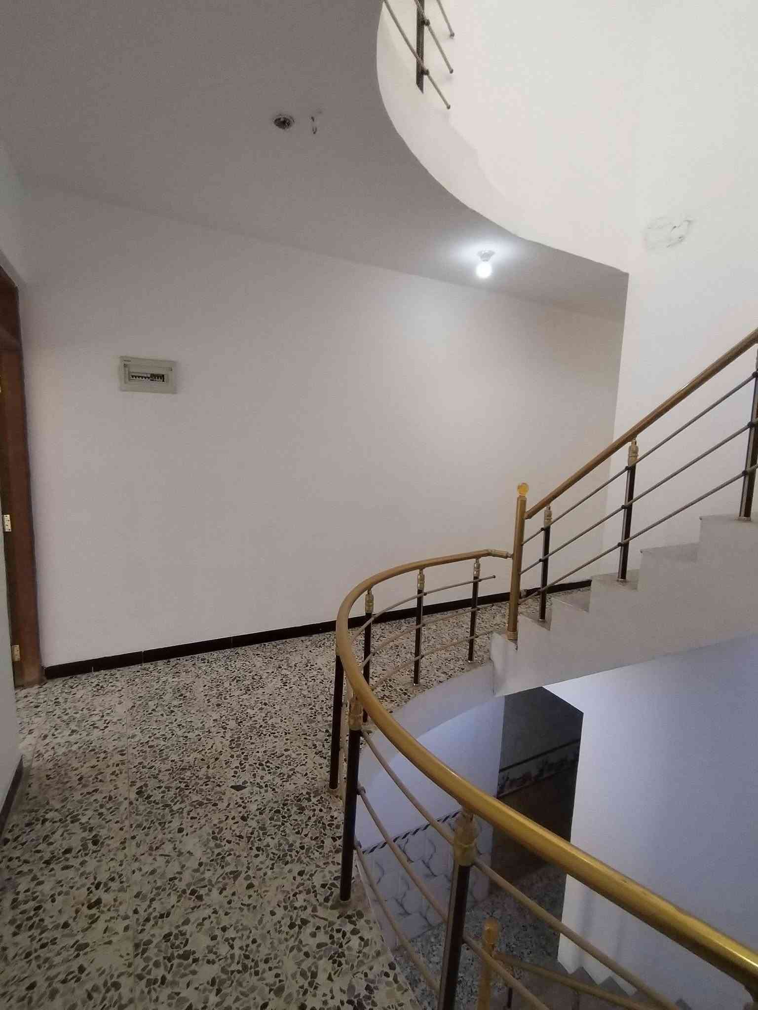 🏨مشتمل  في الخاجيه طابقين فول  البيع🏨
الـــمـــســـاحـــة//100 متر  طـــابــو      صـــرفــ 

الـــواجـــهــــــه ✨5
الــــــــنــــــــزال✨20

#الــطــابــق #الارضـــي 

مـــطبــخ_صــاله  ـ استقبال  -غرفه نوم وصحيات خارجيه  
#الطابق #الثاني 

صــاله  -غرفتين  نوم وصحيات

#اللاستفسار الاتصال على الرقم  ***********     ***********
