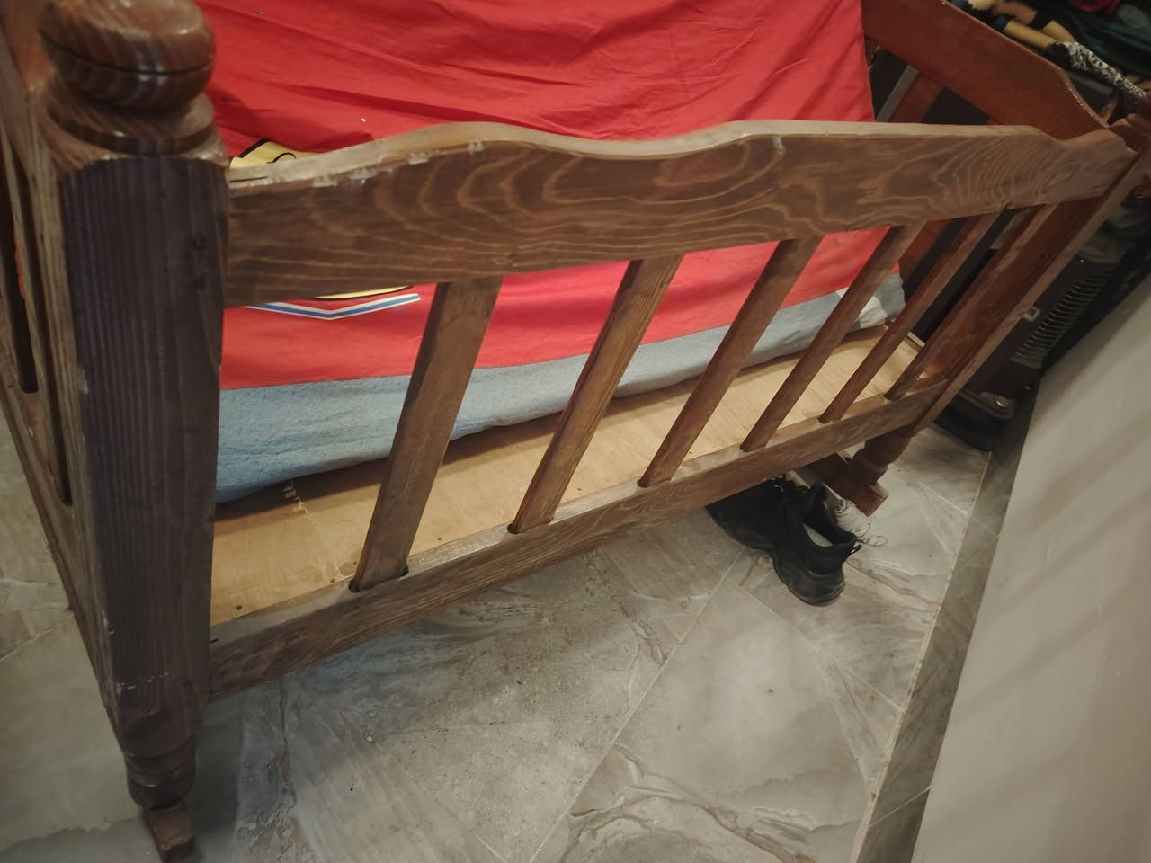 تخت أطفال • نضيف • اسفنج
